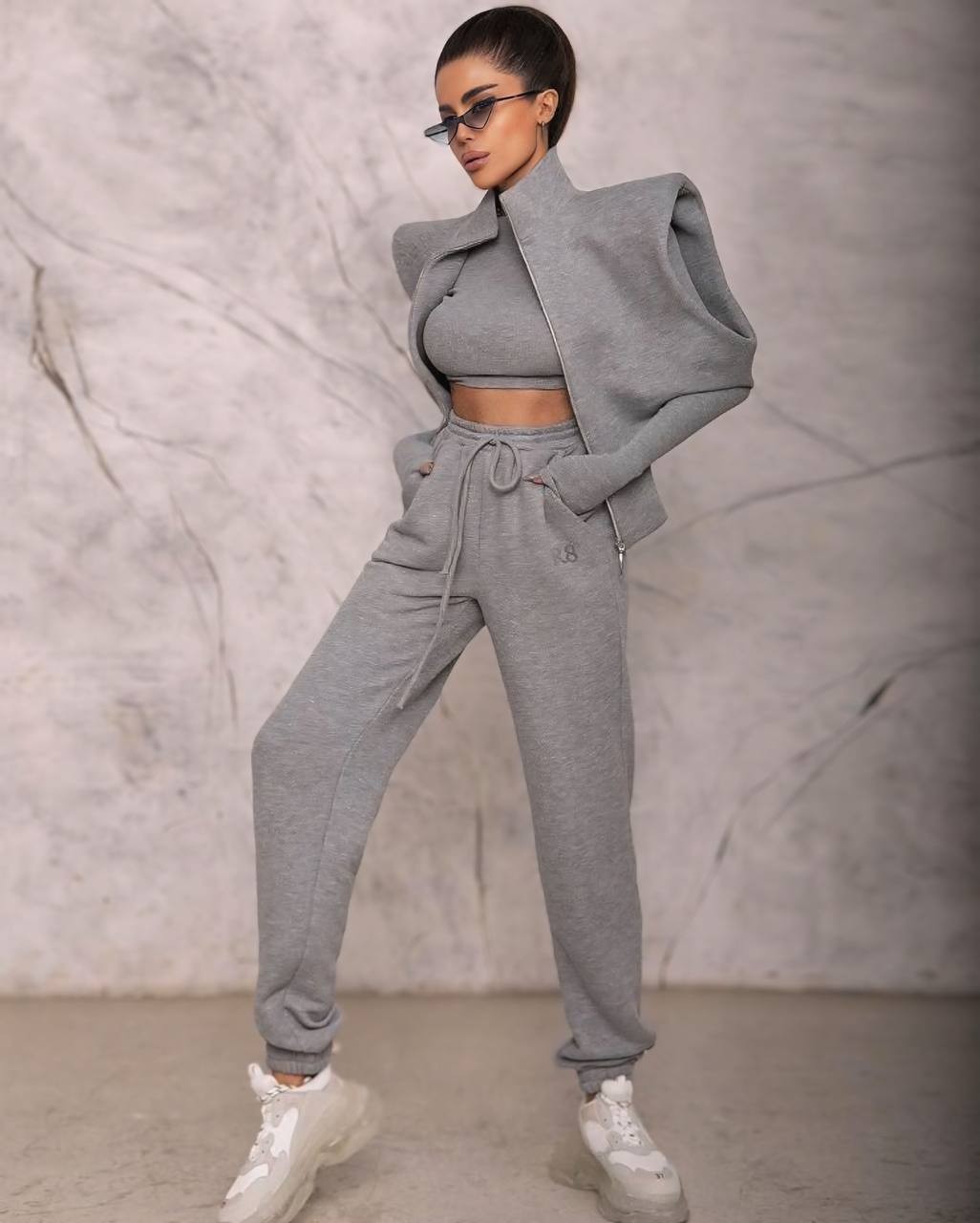 Gri Oversize Kadın Spor Takım – Crop Top & Fermuarlı Sweat Eşofman Set