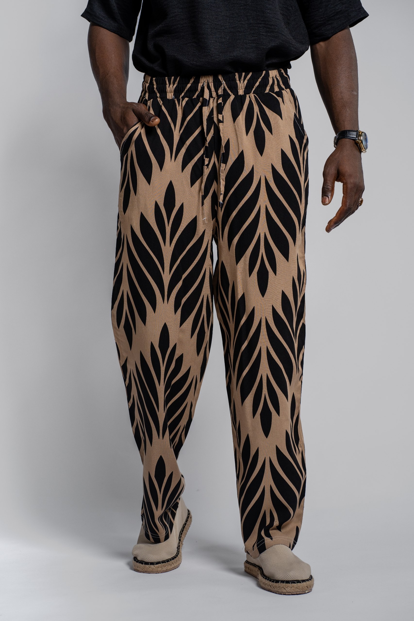 Desenli Bej-Siyah Relaxed Fit Yazlık Erkek Pantolon