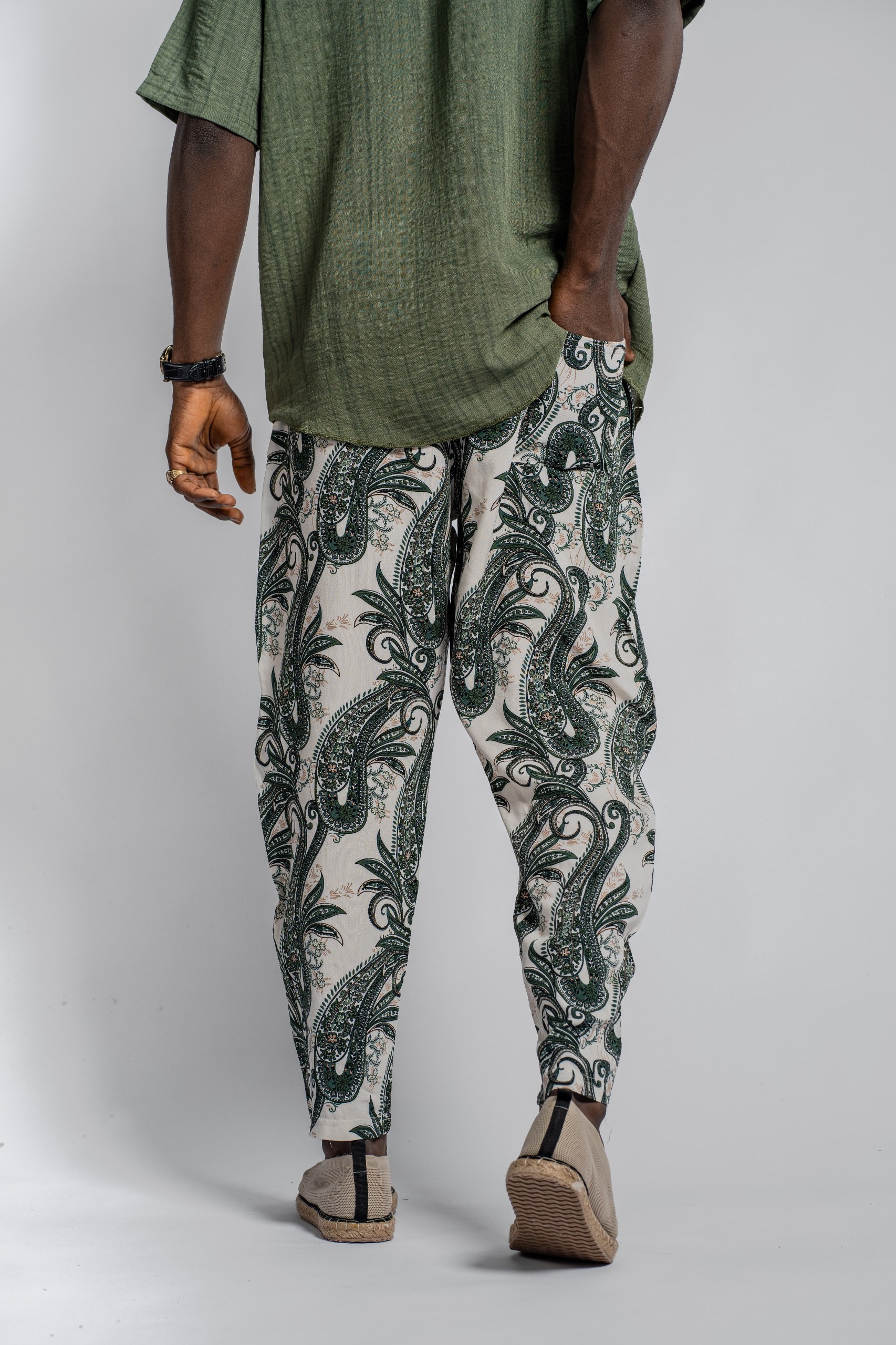 Desenli Yazlık Relaxed Fit Pantolon – Beyaz Zeminli Bohem Stil  Hafif Kumaş Erkek Pantolon