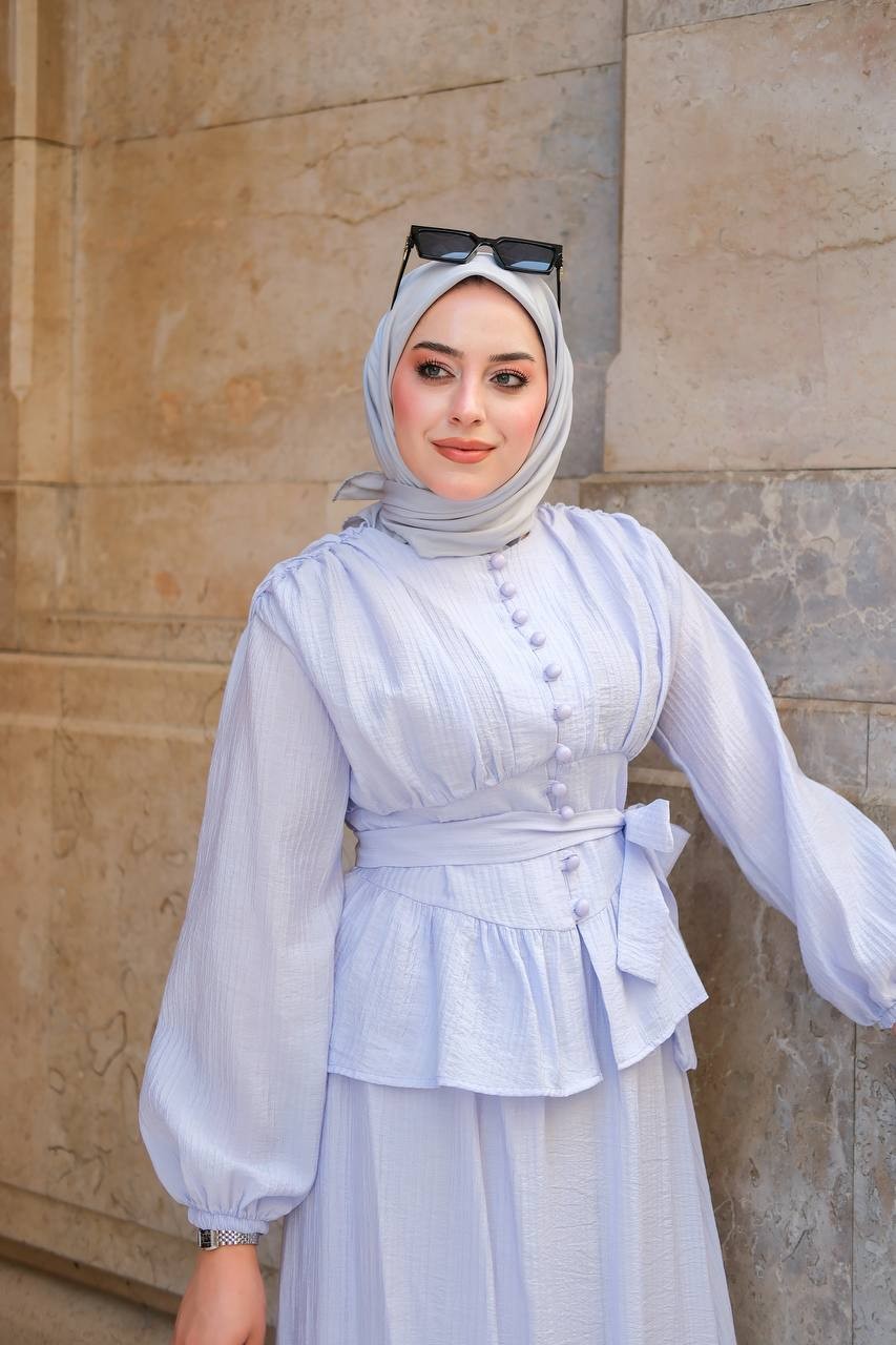  Kuşaklı Tesettür İkili Takım – Zarif Bluz ve Pileli Etek Kombini - lila rengi