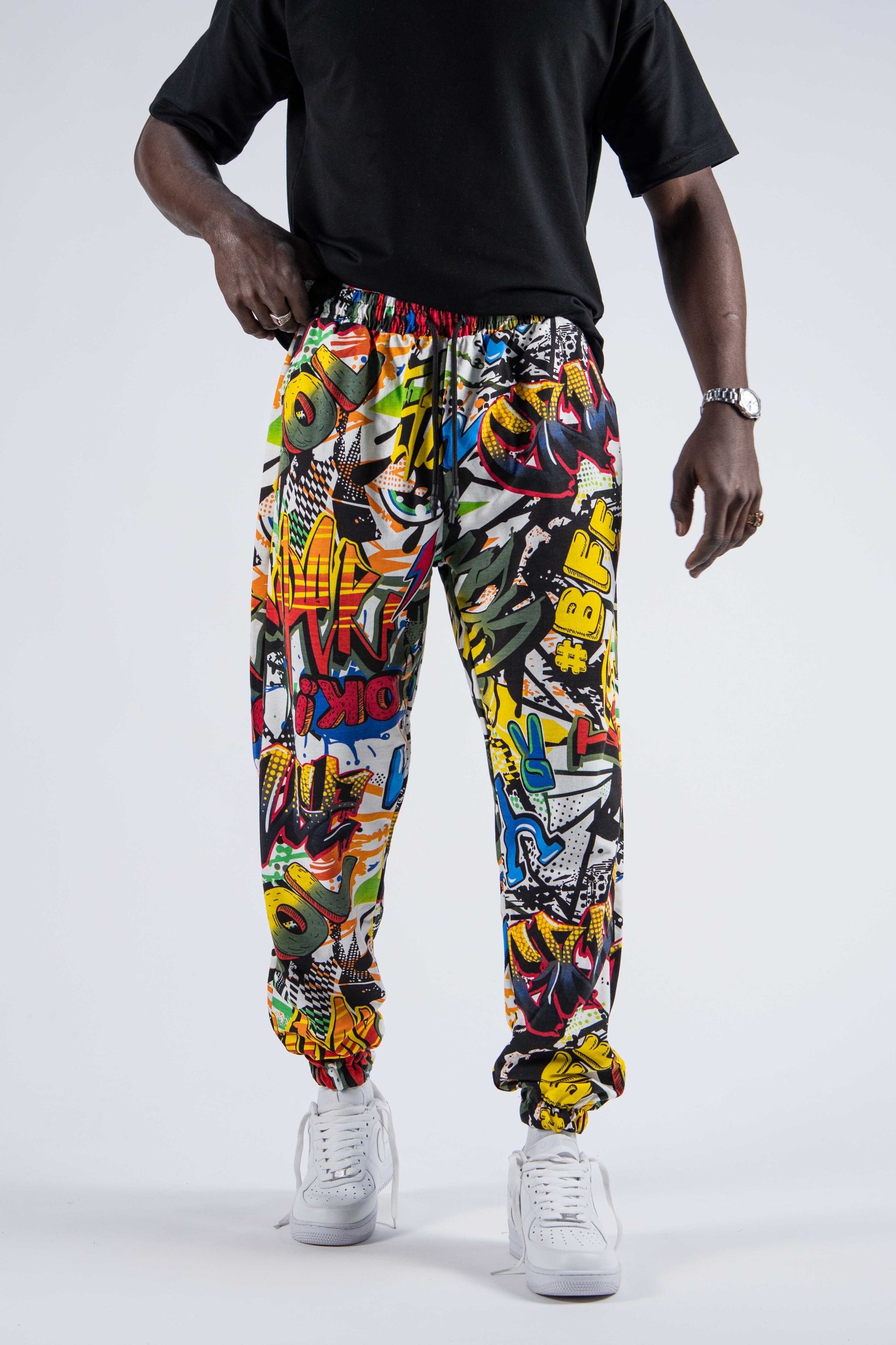 Renkli Grafiti Desenli Erkek Jogger Pantolon – Streetwear Tarzı | Rahat ve Şık
