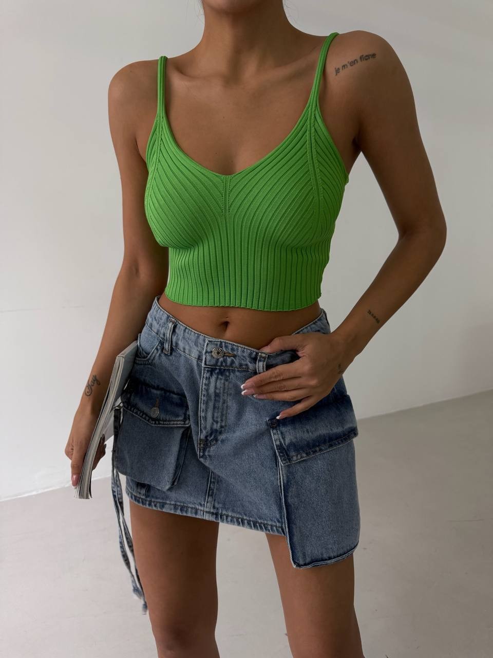 İnce Askılı Triko Crop – V Yaka ve Fit Kesim - yeşil