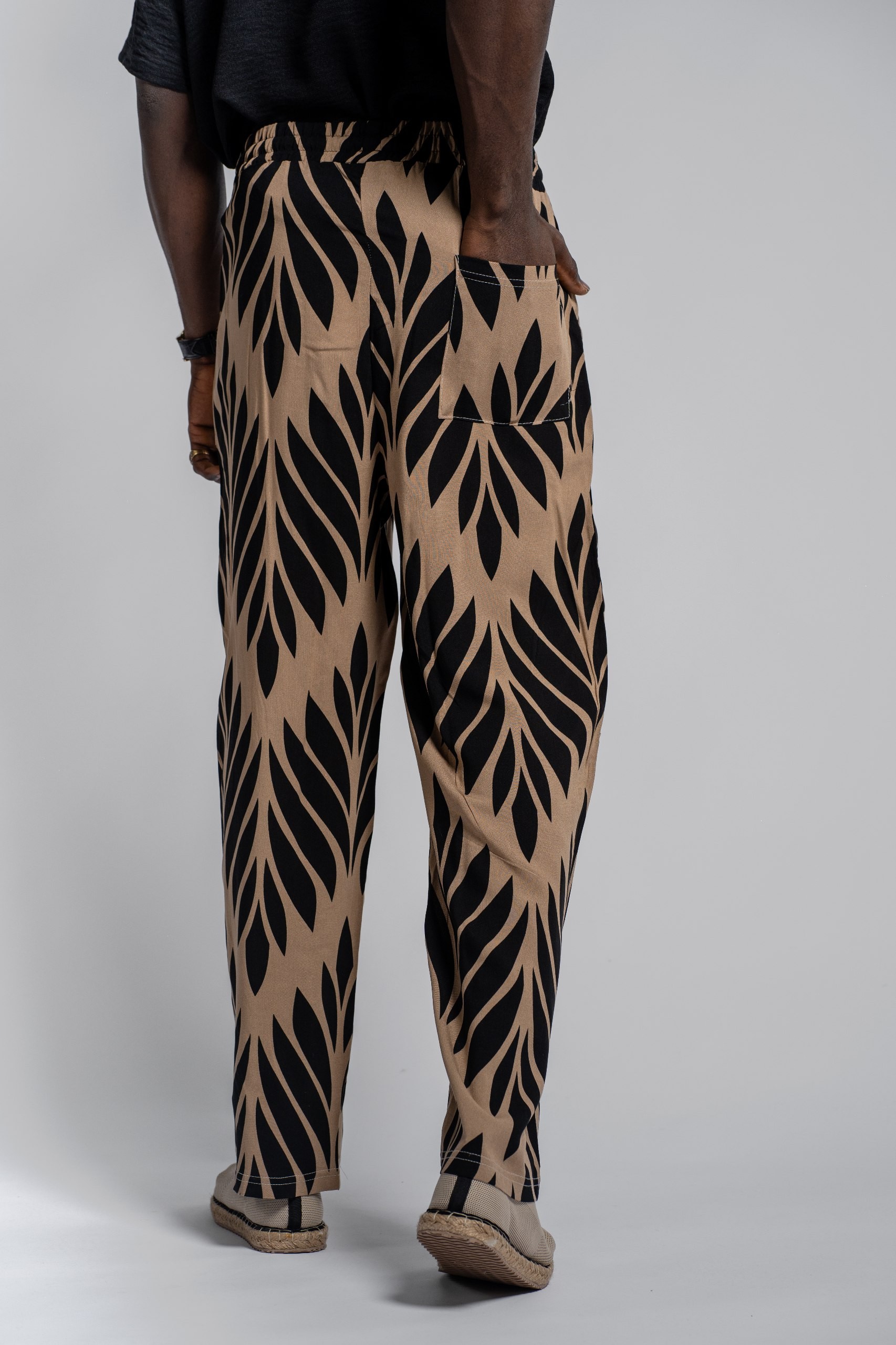 Desenli Bej-Siyah Relaxed Fit Yazlık Erkek Pantolon