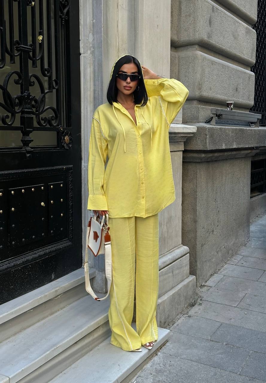 Hodii Model Kapüşonlu Parlak Kumaş İkili Takım – Oversize Gömlek & Bol Paça Pantolon - Sarı