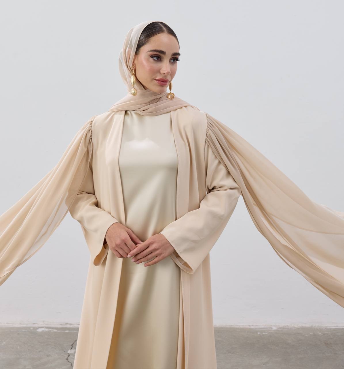YENİ TASARIM ŞIK OMUZLARDAN UZUN TÜL DETAYLI KREP KUMAŞ ABAYA KİMONO
