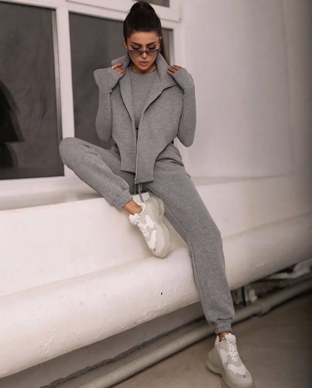 Gri Oversize Kadın Spor Takım – Crop Top & Fermuarlı Sweat Eşofman Set