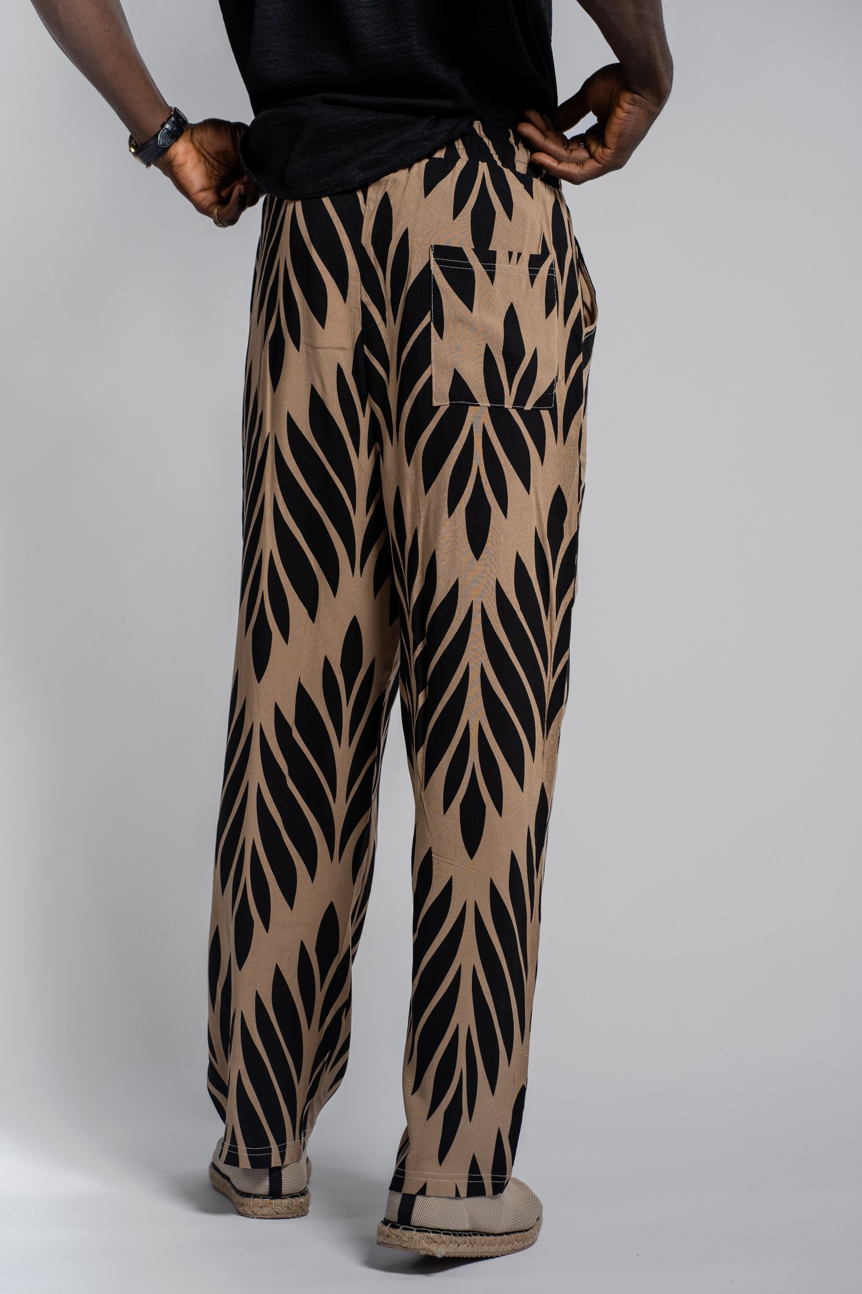 Desenli Bej-Siyah Relaxed Fit Yazlık Erkek Pantolon