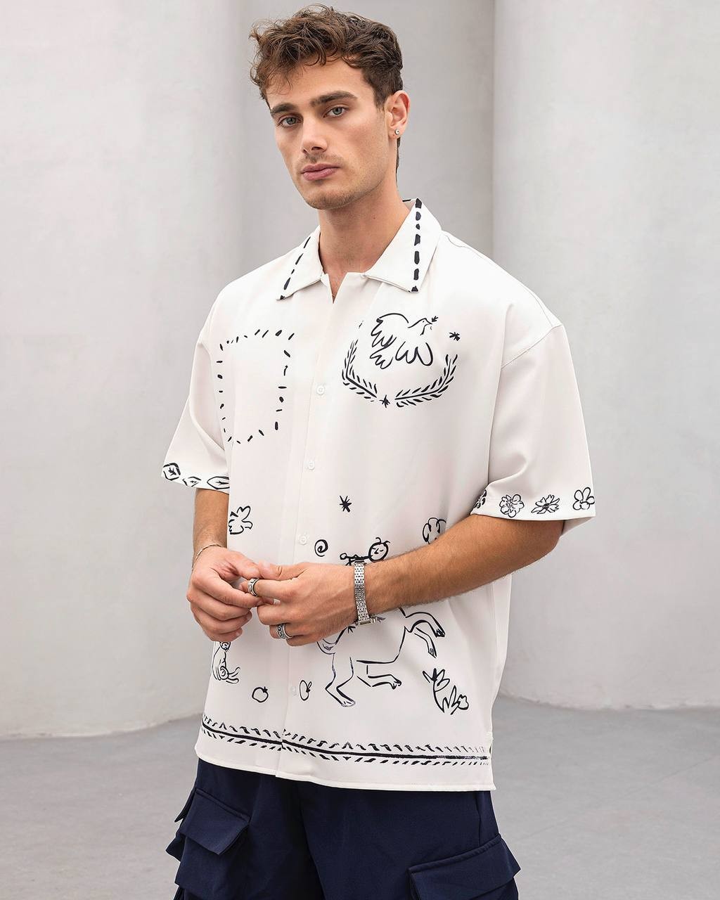 Erkek Oversize Kısa Kollu Desenli Gömlek – Minimal Çizim Print