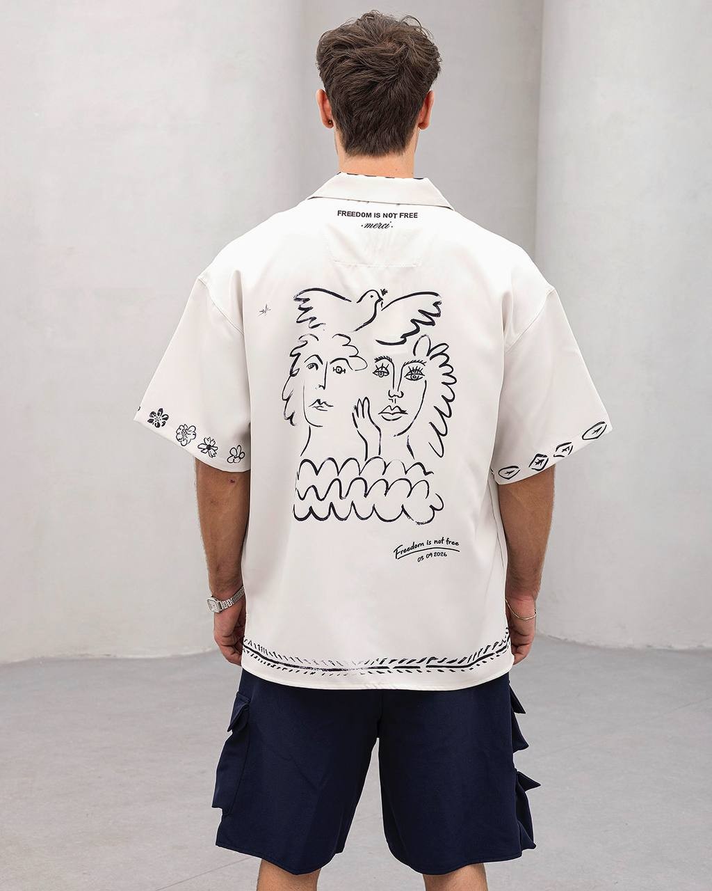 Erkek Oversize Kısa Kollu Desenli Gömlek – Minimal Çizim Print
