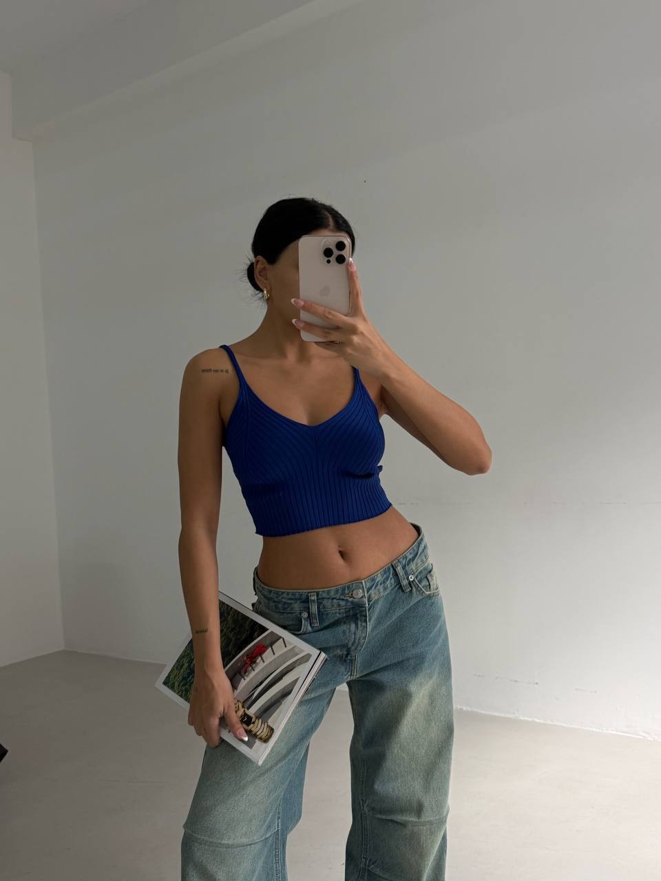 İnce Askılı Triko Crop – V Yaka ve Fit Kesim