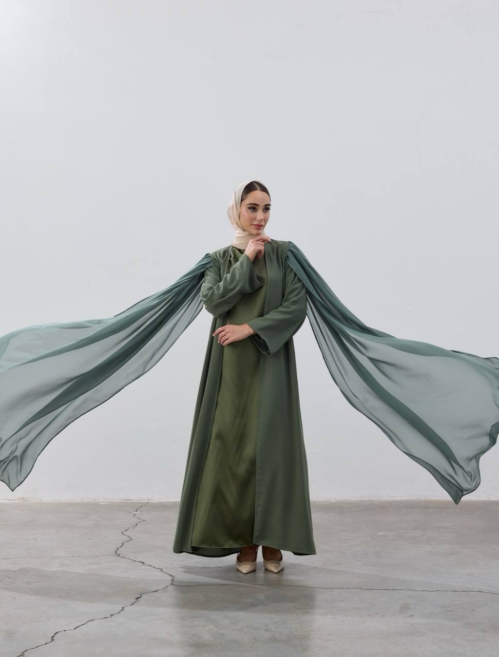 YENİ TASARIM ŞIK OMUZLARDAN UZUN TÜL DETAYLI KREP KUMAŞ ABAYA KİMONO - yeşil