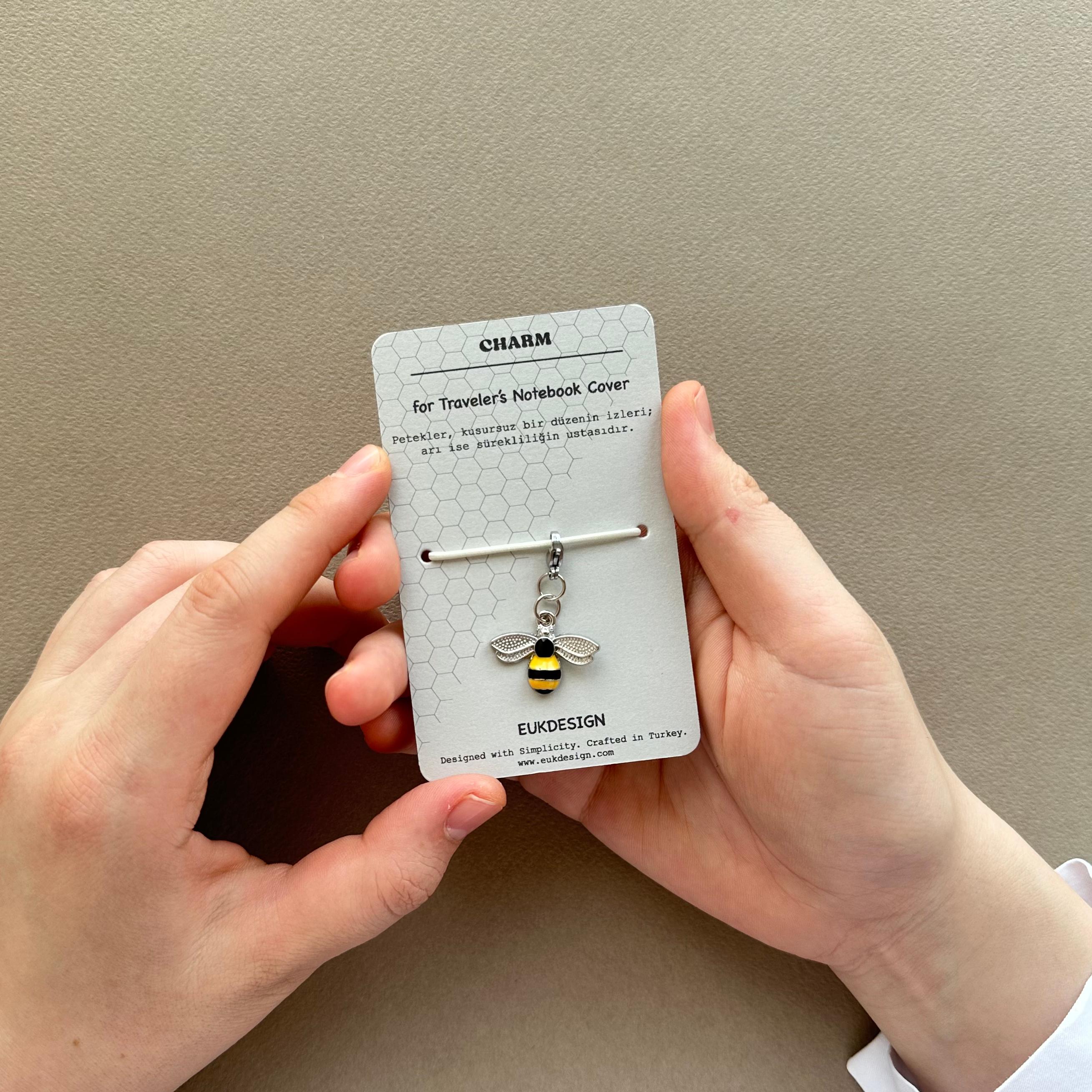 Charm - Arı - 