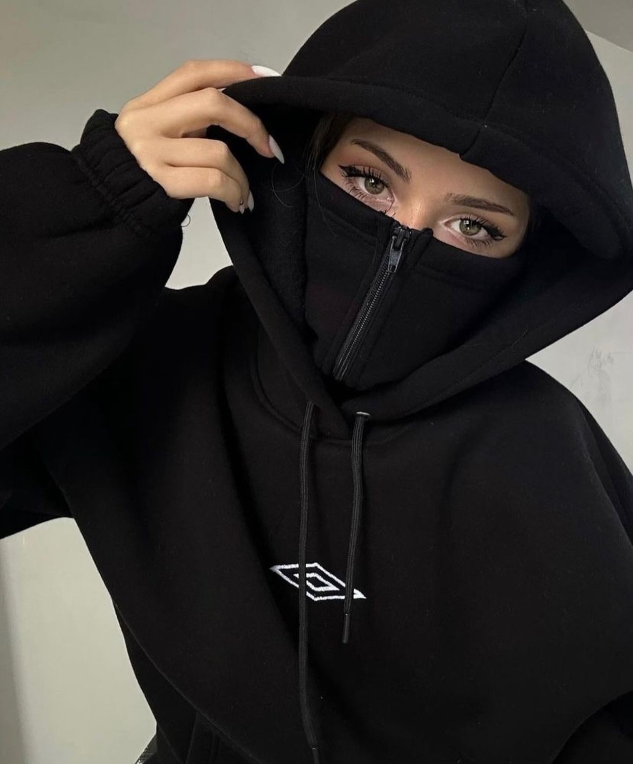 Maskeli Nakış İşleme Sweatshirt