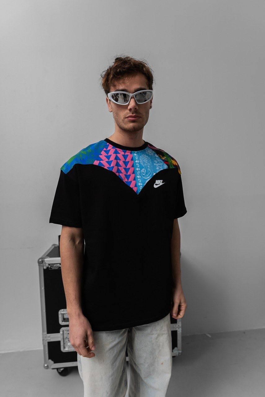 Karışık Desenli Logolu T-Shirt