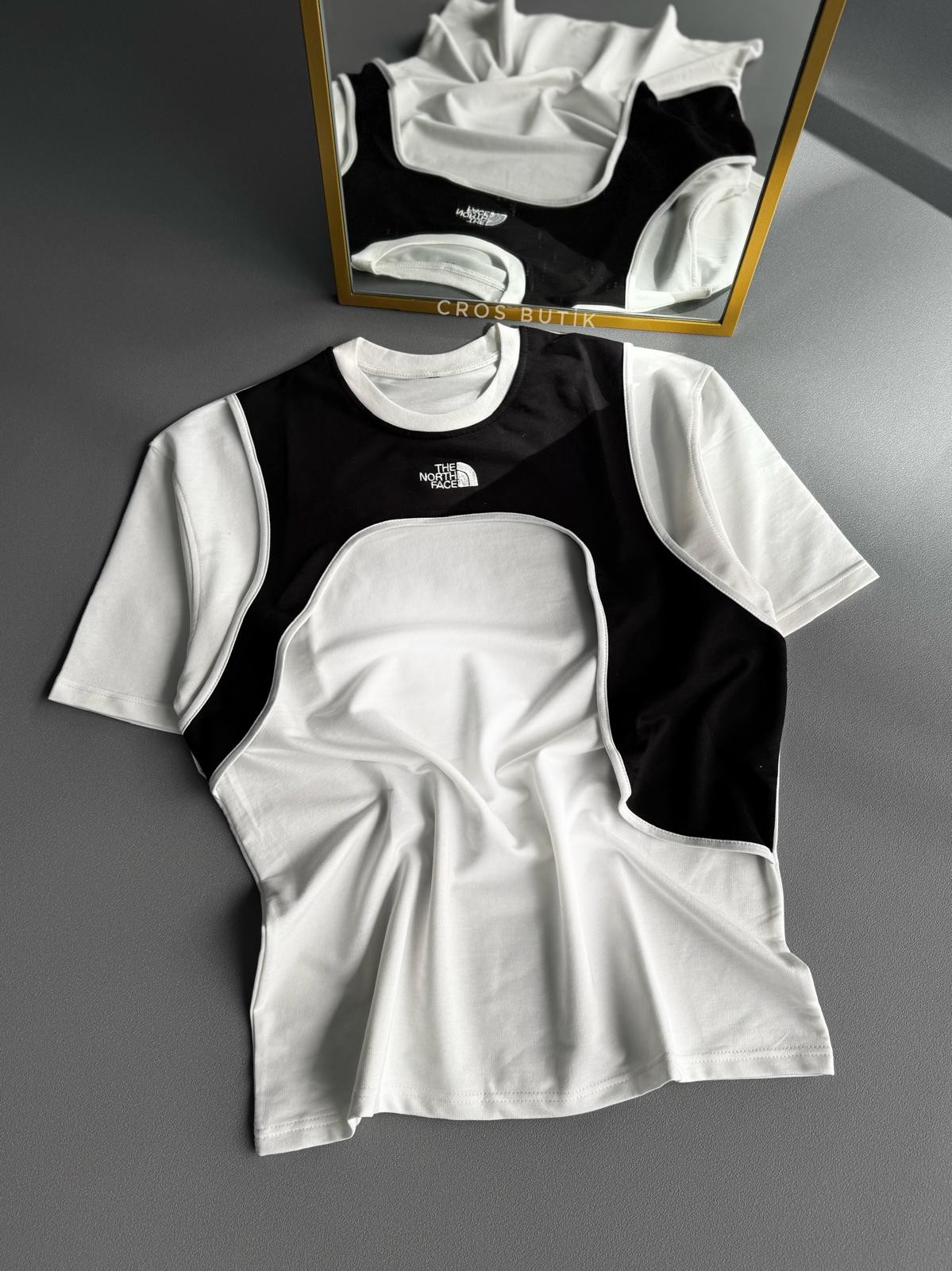 Ayrı Parçalı Logolu T-Shirt