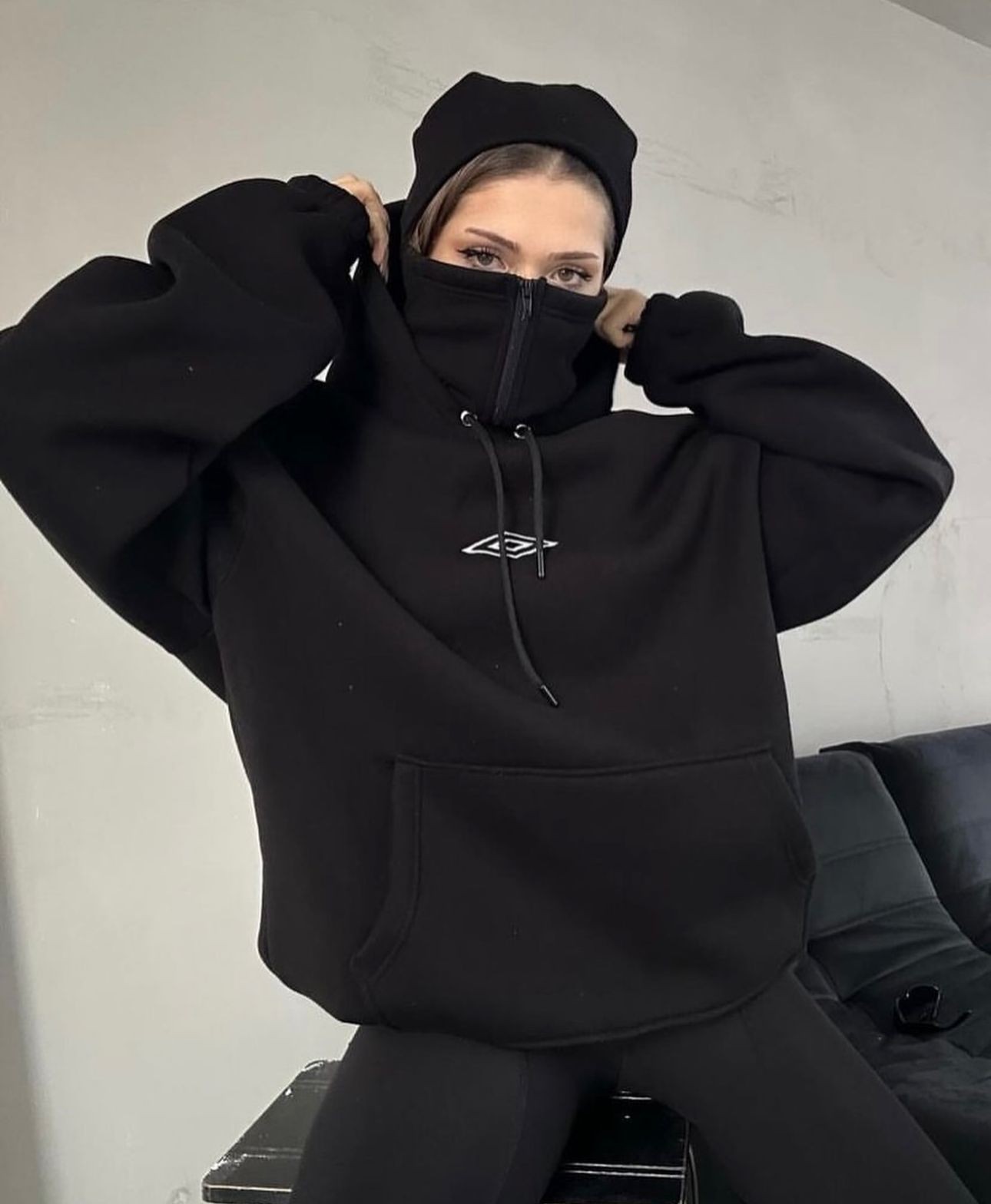 Maskeli Nakış İşleme Sweatshirt