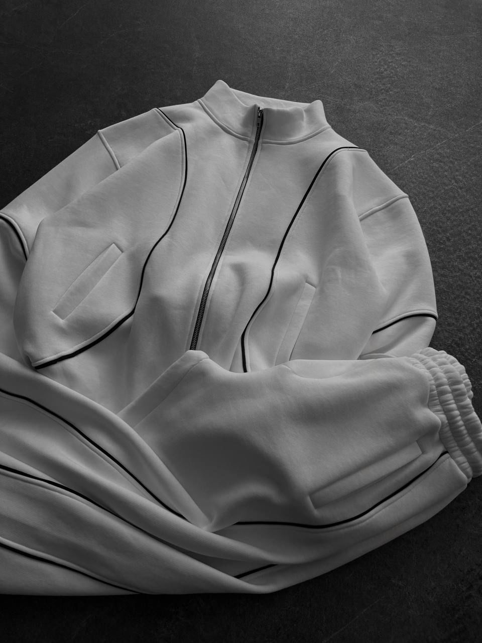 BEYAZ SİYAH BİYELİ RETRO TAKIM