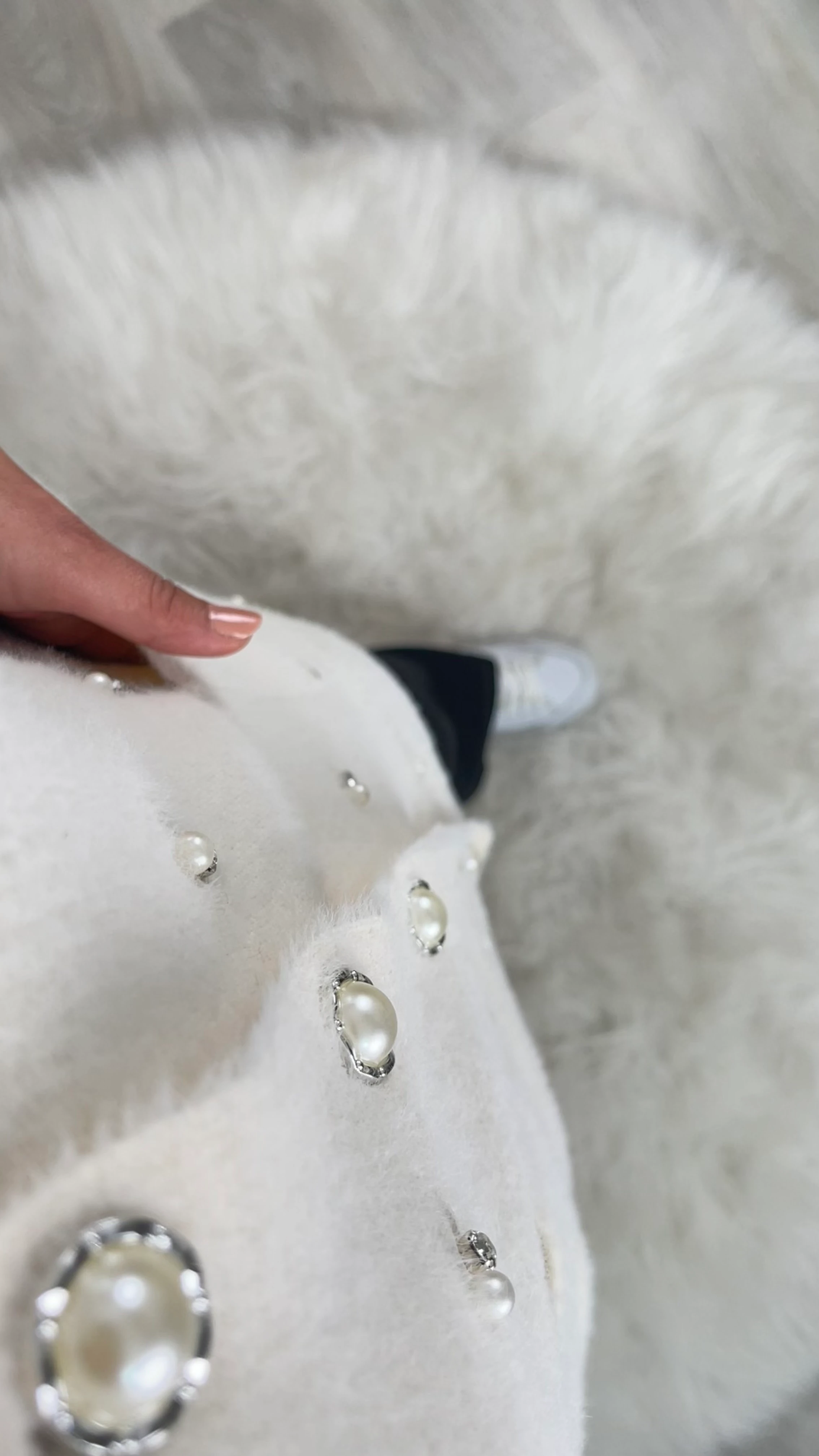 Sezen İncili Uzun Taşlı Düğmeli Triko Cepli Ceket