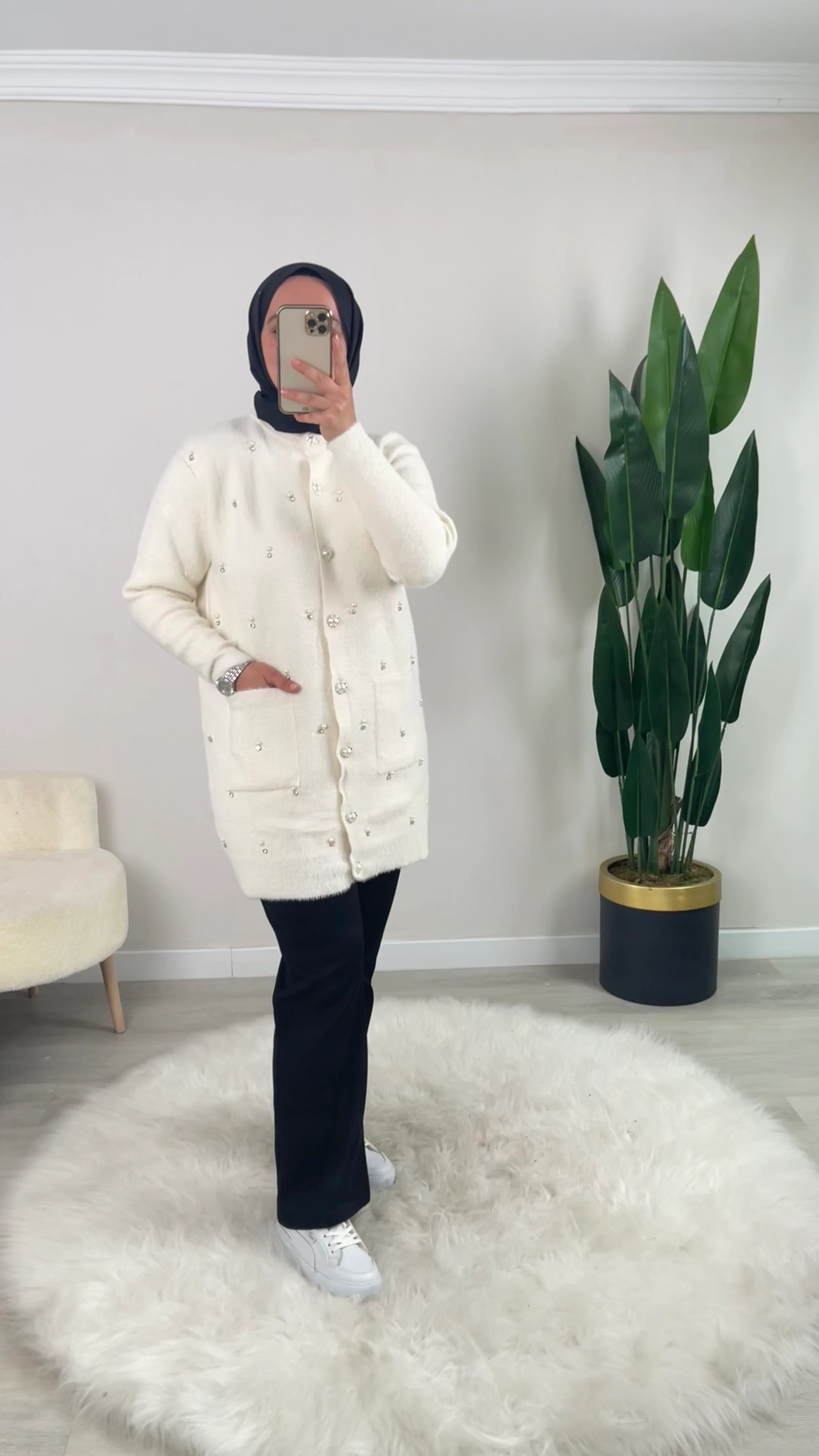 Sezen İncili Uzun Taşlı Düğmeli Triko Cepli Ceket