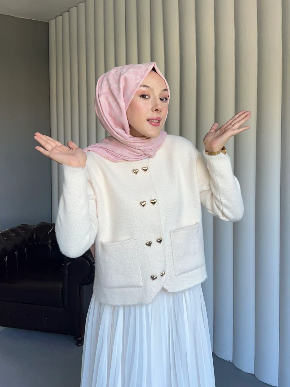 KÜBRA Kalp Düğme Detaylı Cepli Triko Ceket - Beyaz