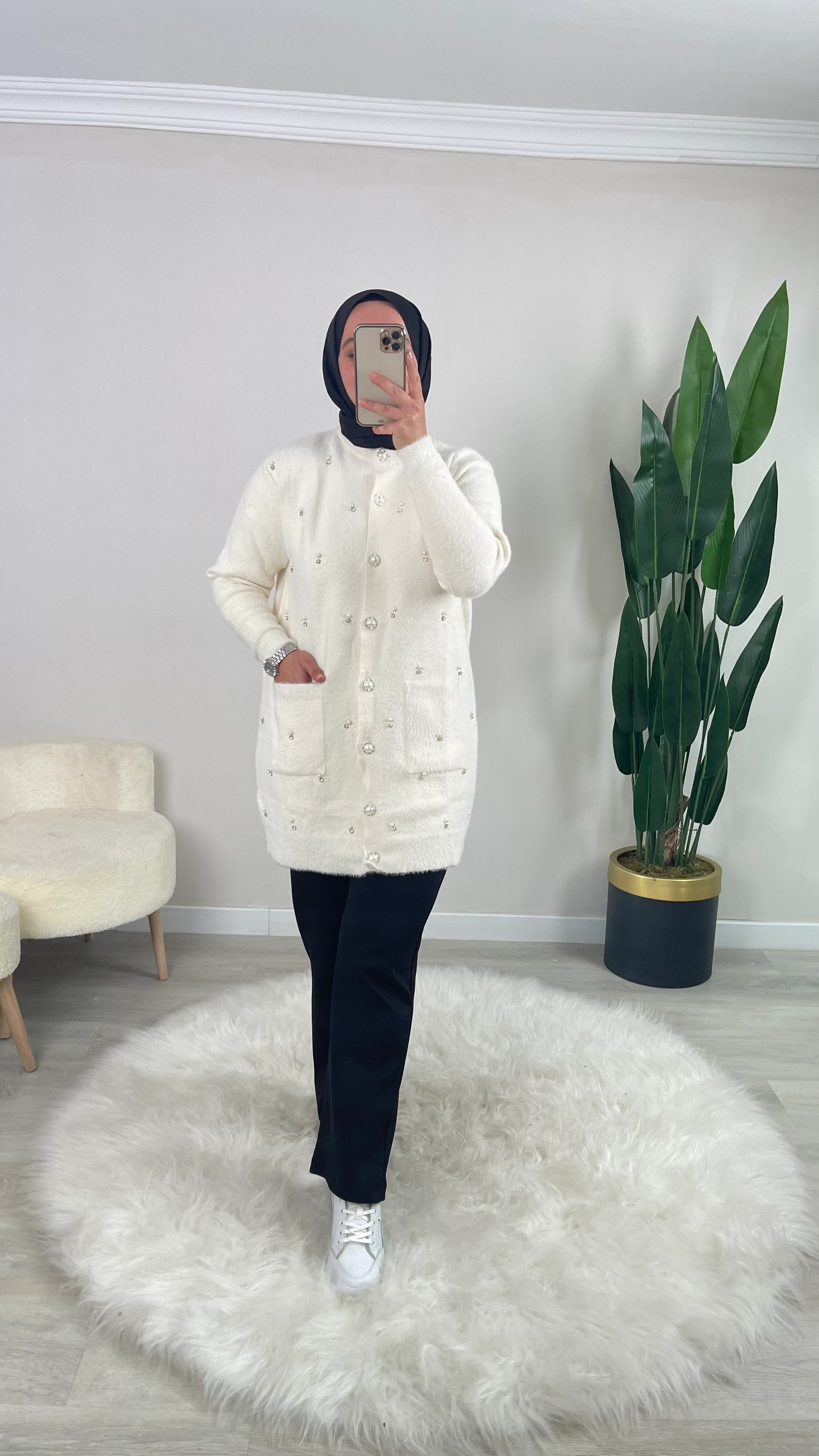 Sezen İncili Uzun Taşlı Düğmeli Triko Cepli Ceket - Krem