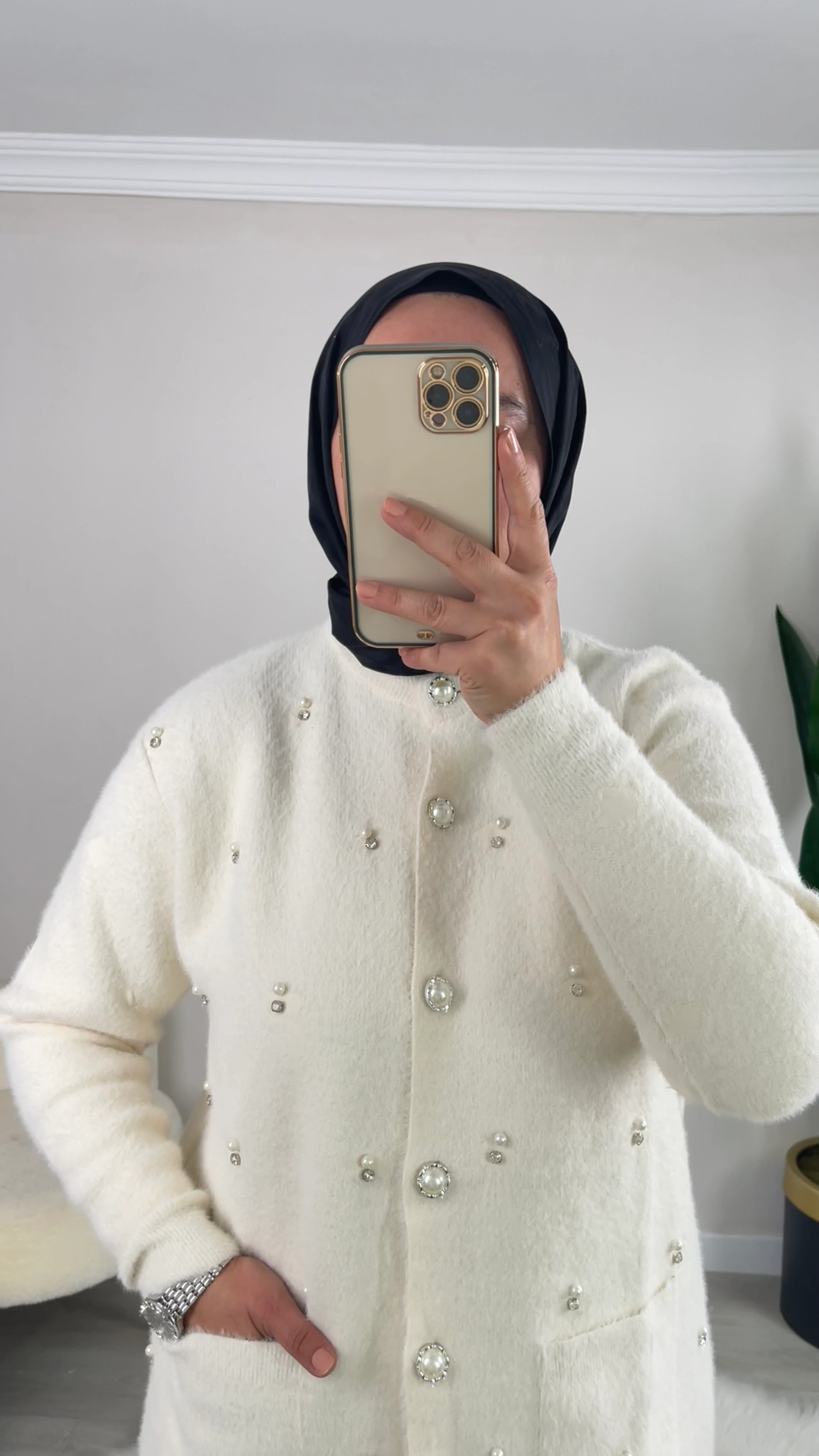 Sezen İncili Uzun Taşlı Düğmeli Triko Cepli Ceket