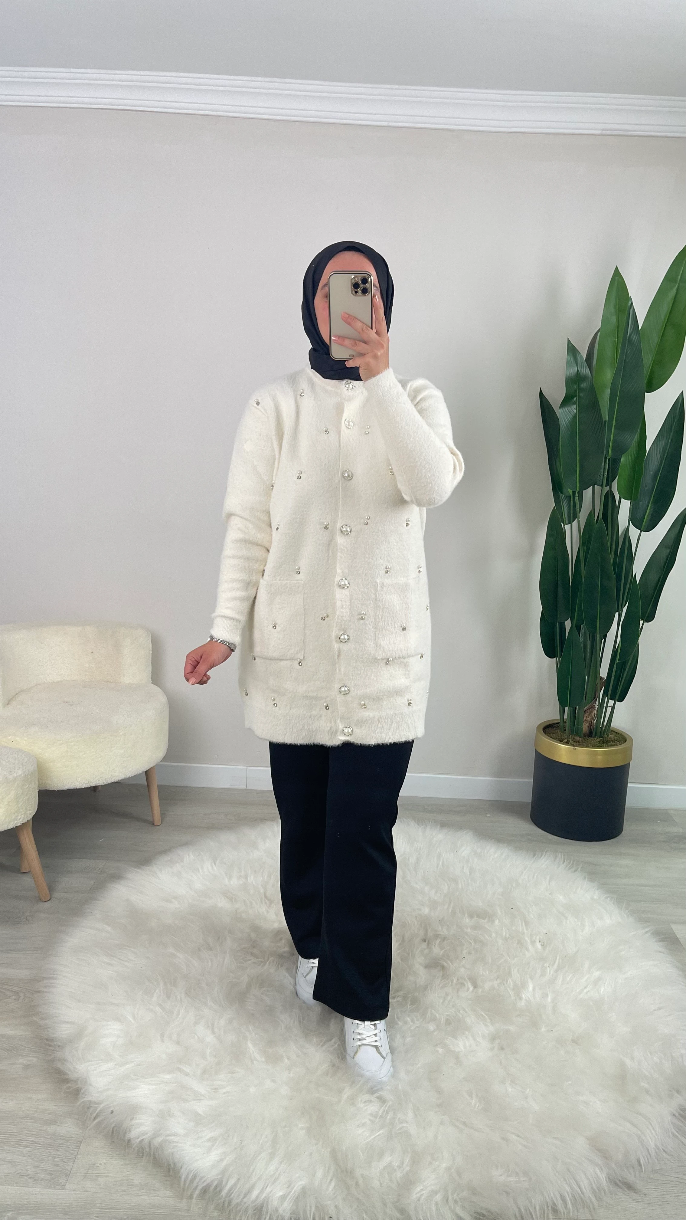 Sezen İncili Uzun Taşlı Düğmeli Triko Cepli Ceket