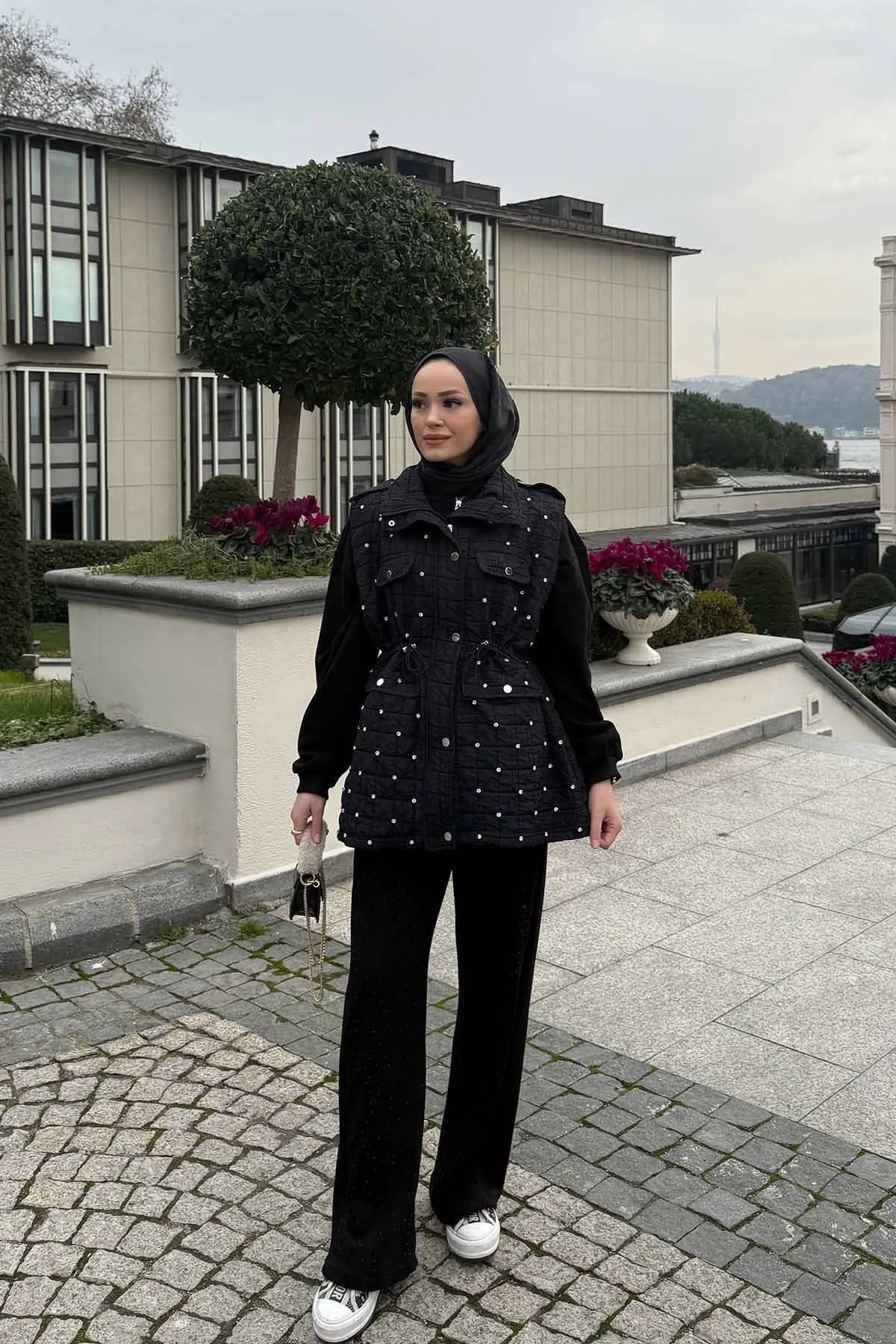 Clara Taşlı Kapitone Yelek  - Siyah