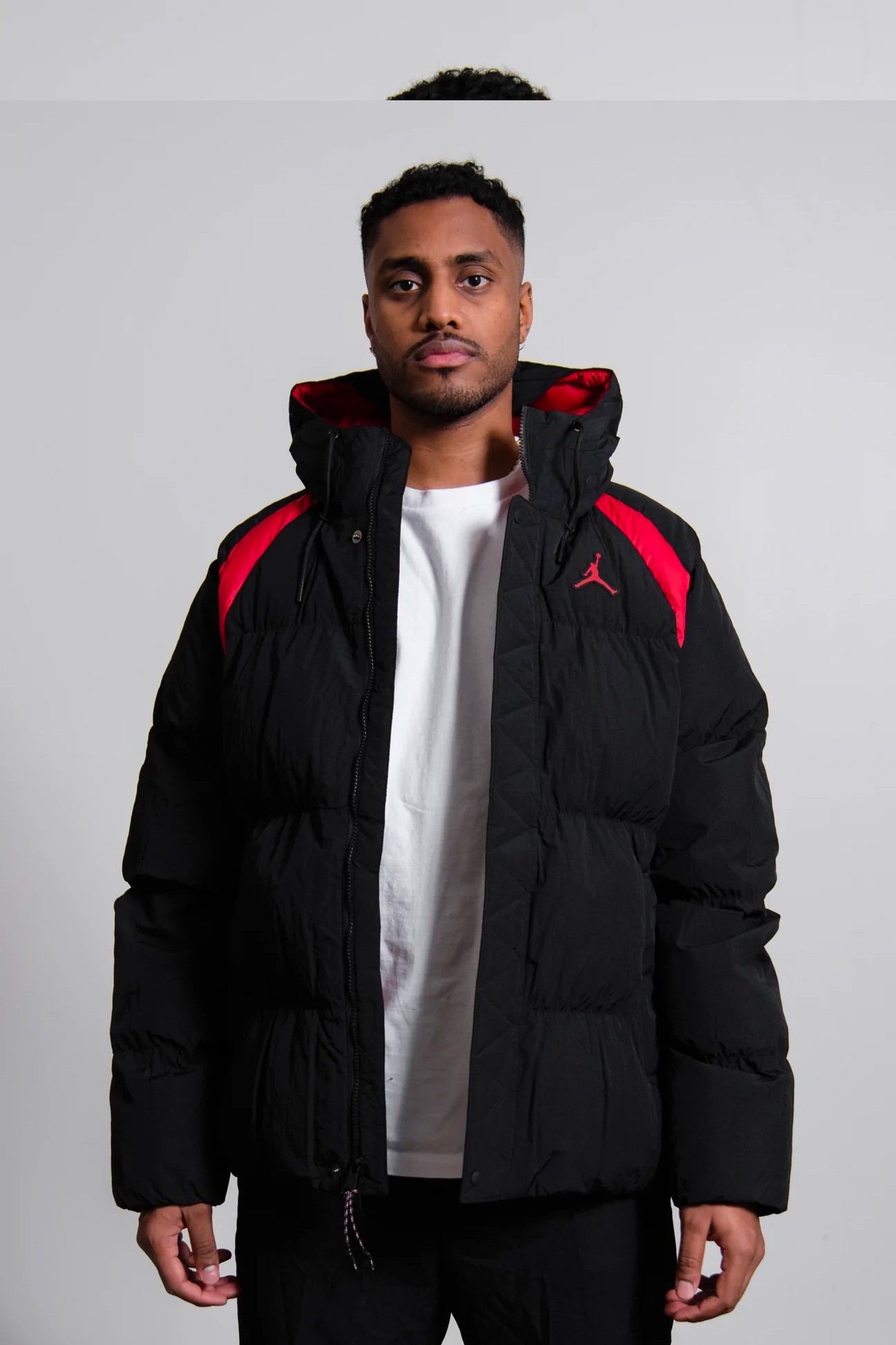 JORDAN Essentials Puffer Jacket Black/Red (Orijinal üründür)