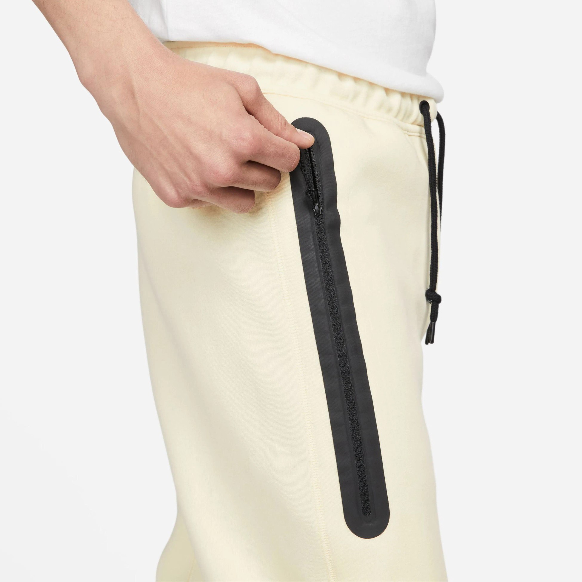 Tech Fleece Joggers - Coconut Milk/Siyah