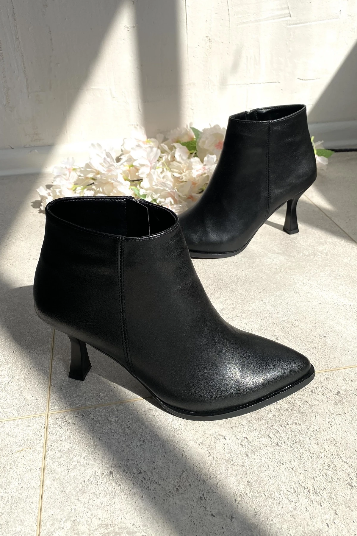 SİVRİ BURUN 8 CM İNCE TOPUKLU KADIN BOT TMD202501 - siyah