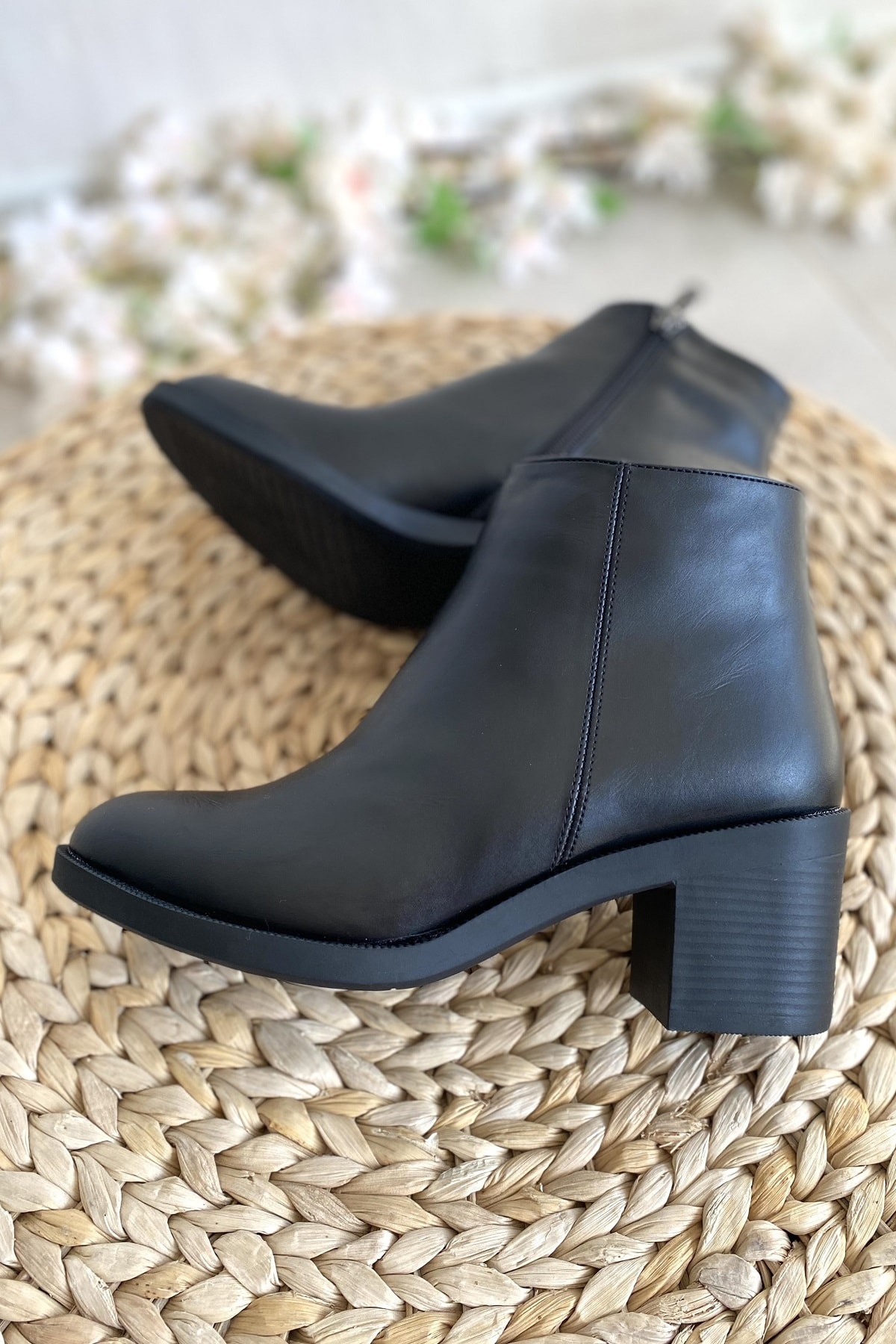 6 CM KALIN TOPUKLU KAYMAZ TABAN ŞIK GÜNLÜK KADIN BOT TMD202471