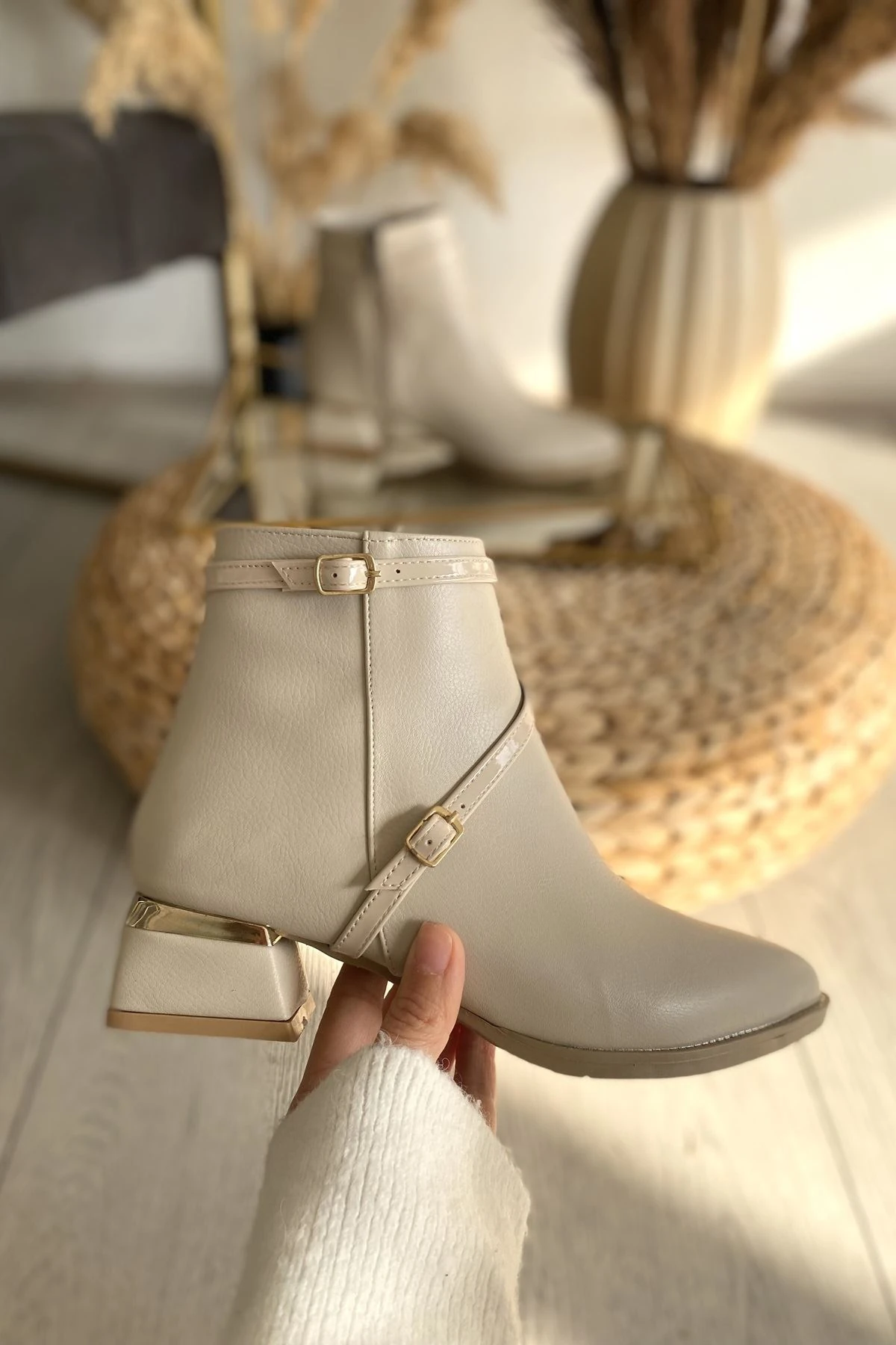 4 Cm Kalın Galvaniz Topuklu Bantlı Şık Günlük Kadın Bot TMD2024801 - krem-6811