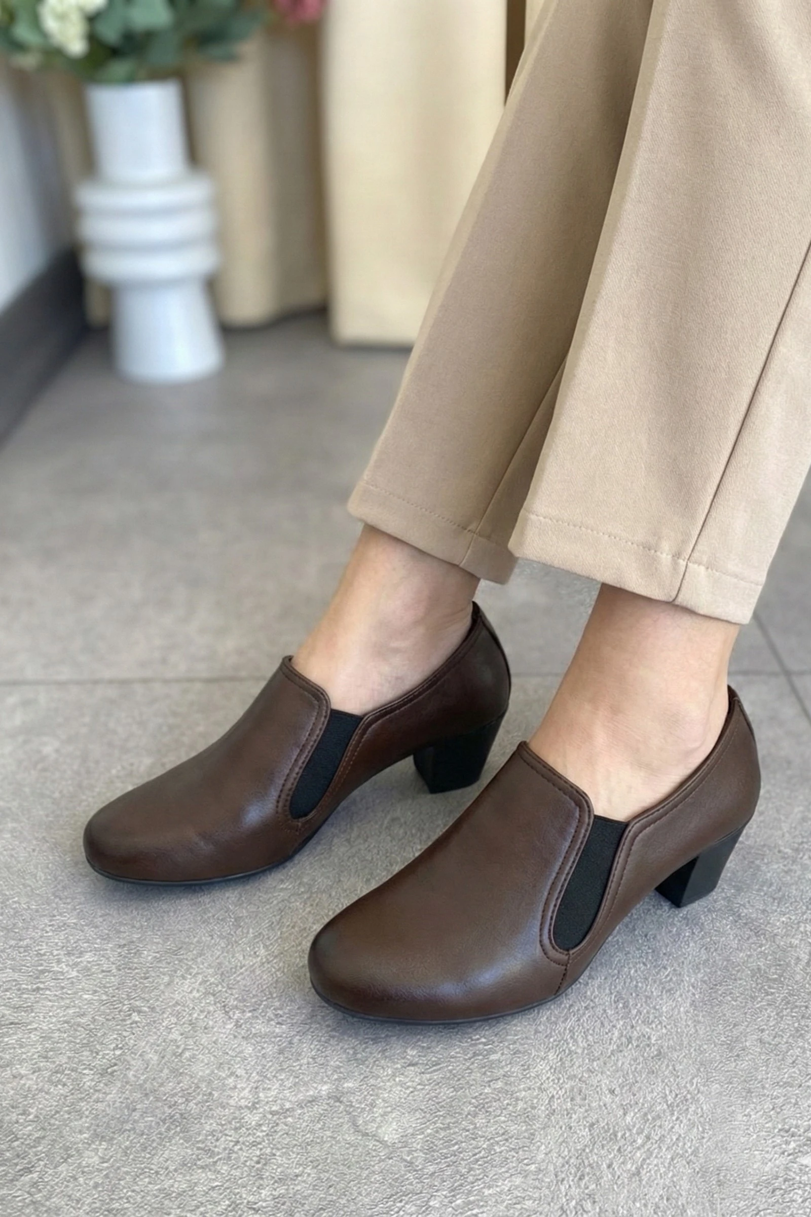 HAKİKİ DERİ ANATOMİK TABAN RAHAT VE ŞIK GÜNLÜK KADIN AYAKKABI TMD202521 - kahverengi