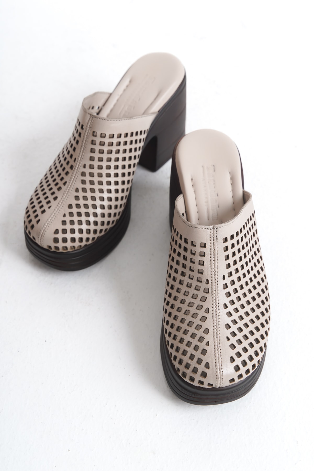 HAKİKİ DERİ 9 CM PLATFORM TOPUKLU ORTOPEDİK SABO TERLİK