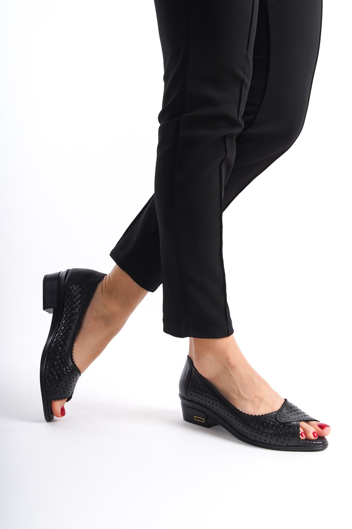 HAKİKİ DERİ ANATOMİK TABAN COMFORT LAZER KESİM KADIN AYAKKABI