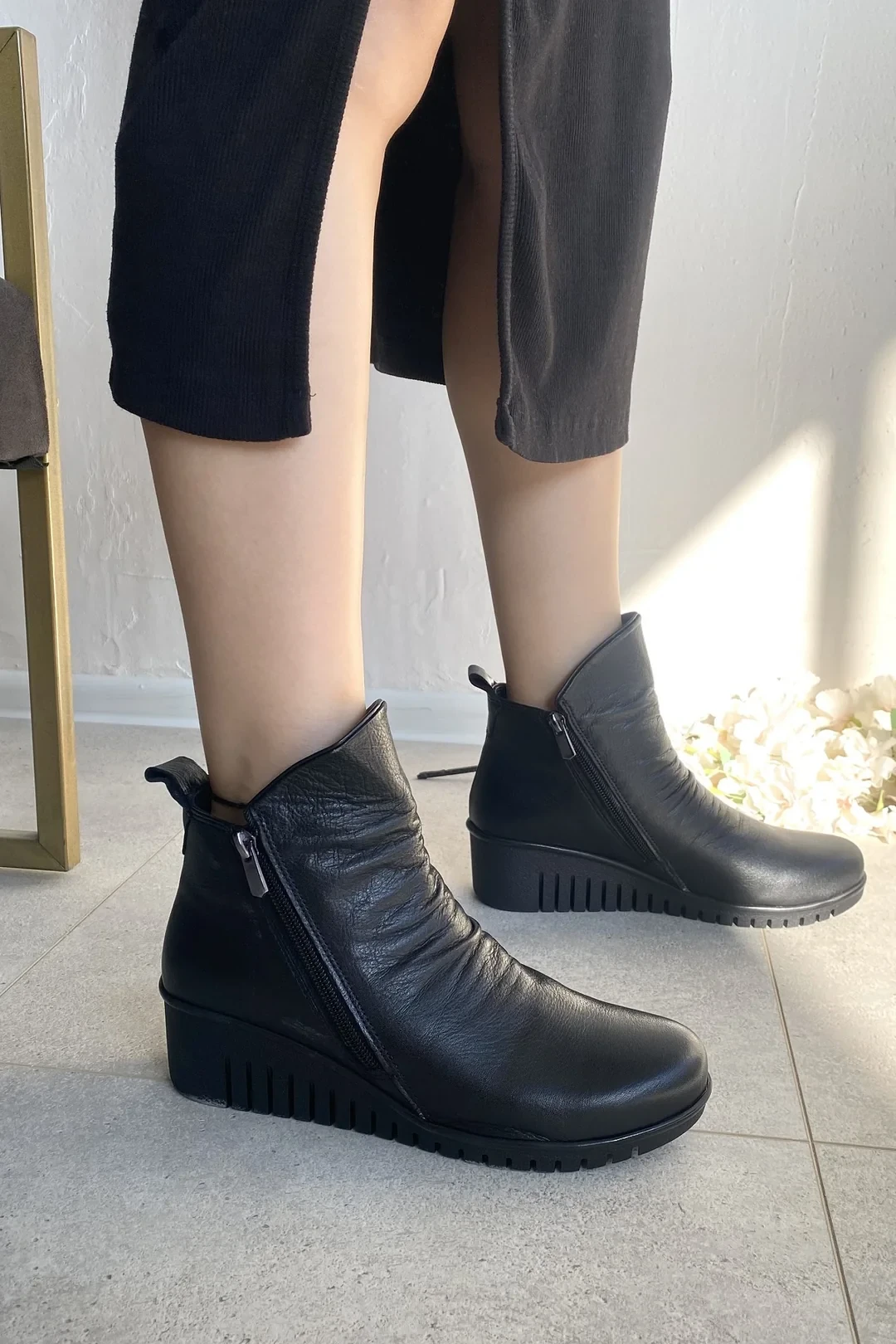 HAKİKİ DERİ ORTOPEDİK TABAN DOLGU TOPUK KADIN BOT TMD202523 - siyah