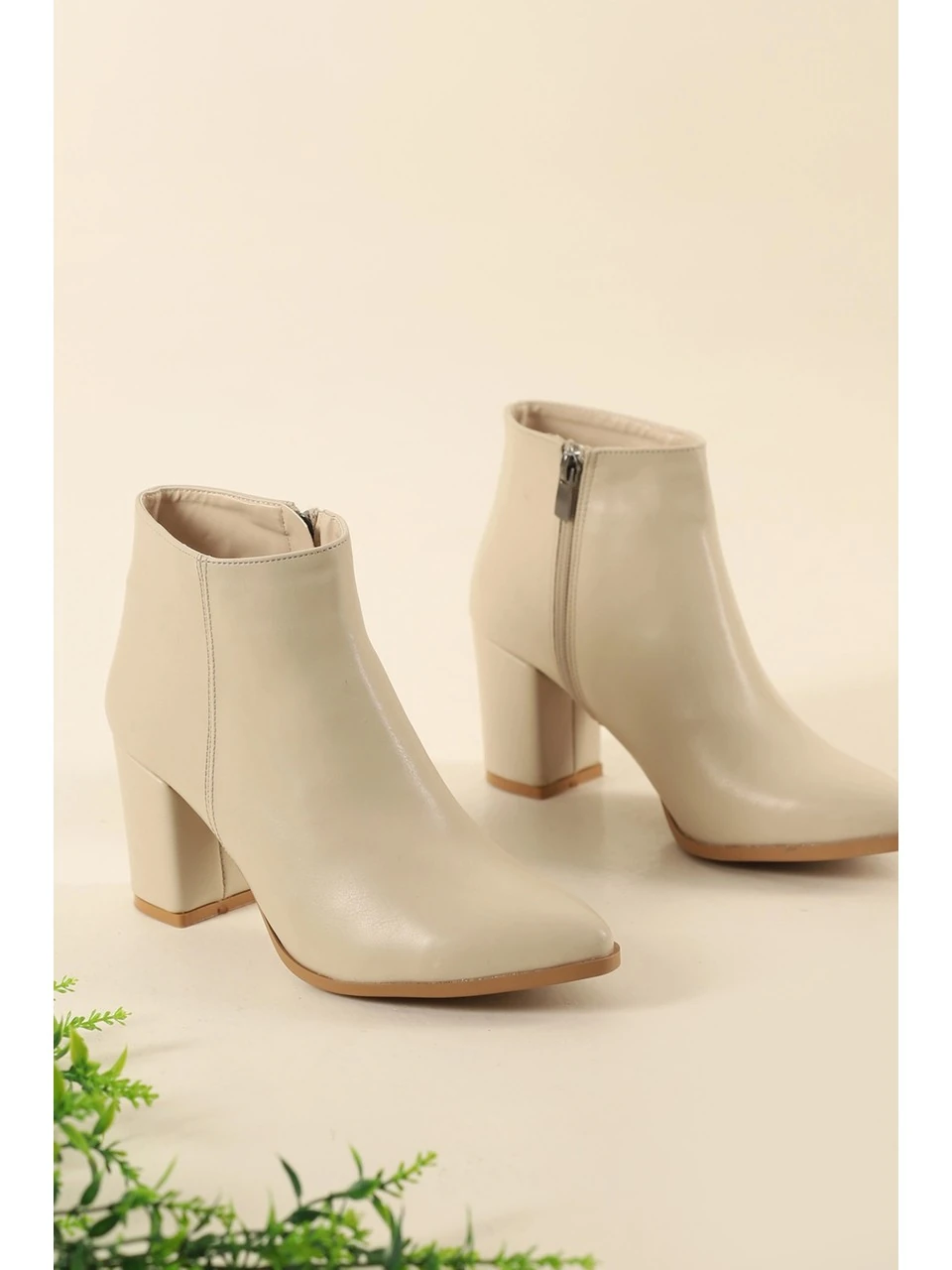 SİVRİ BURUN 6 CM KALIN TOPUKLU ŞIK GÜNLÜK KADIN BOT TMD202473