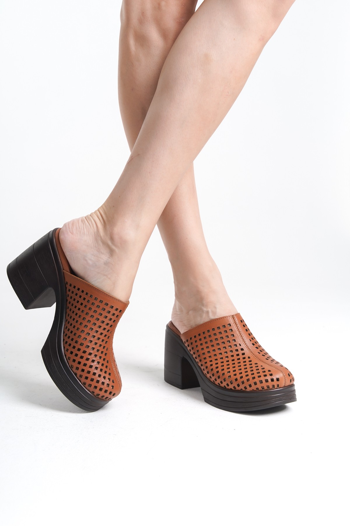 HAKİKİ DERİ 9 CM PLATFORM TOPUKLU ORTOPEDİK SABO TERLİK - TABA