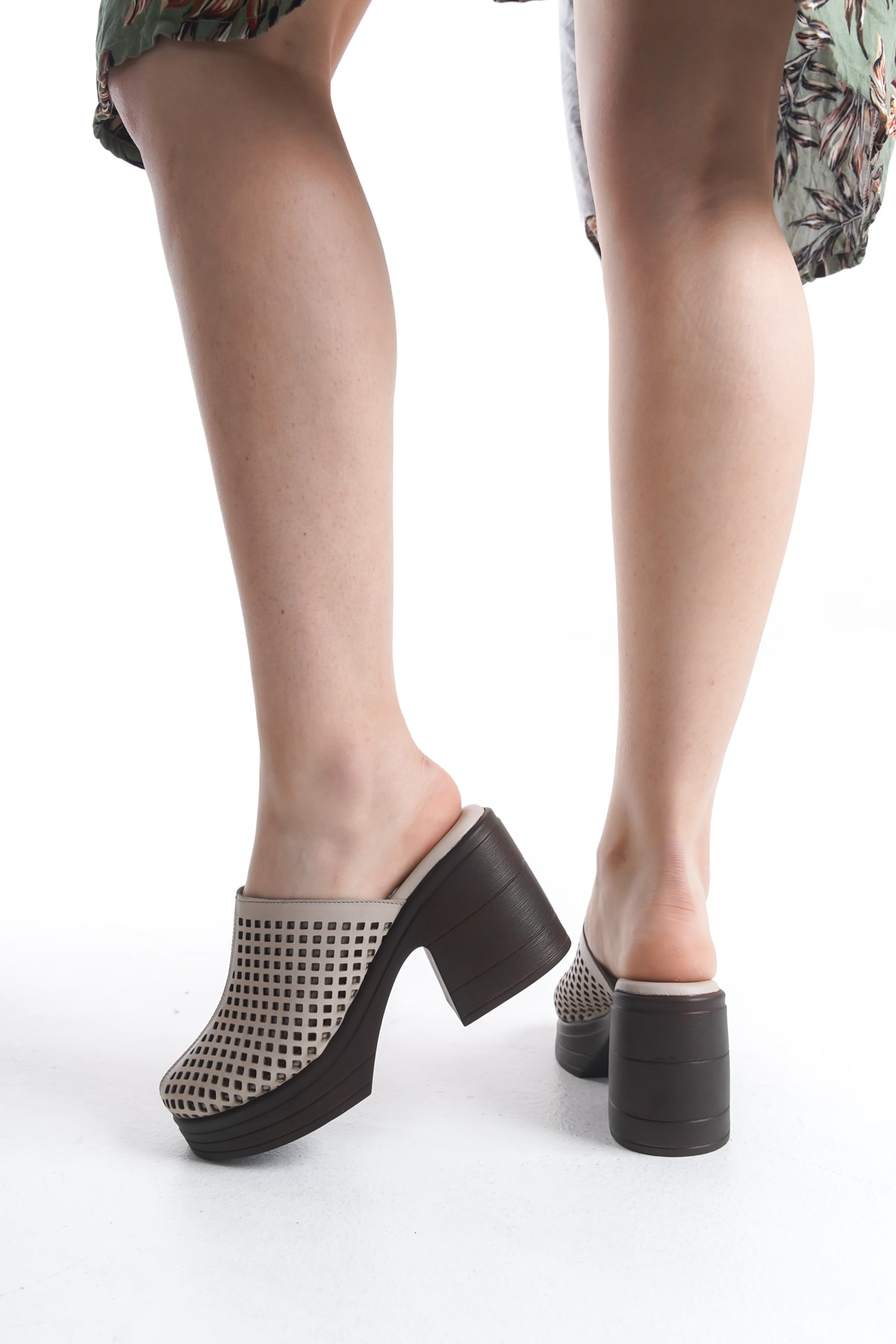 HAKİKİ DERİ 9 CM PLATFORM TOPUKLU ORTOPEDİK SABO TERLİK