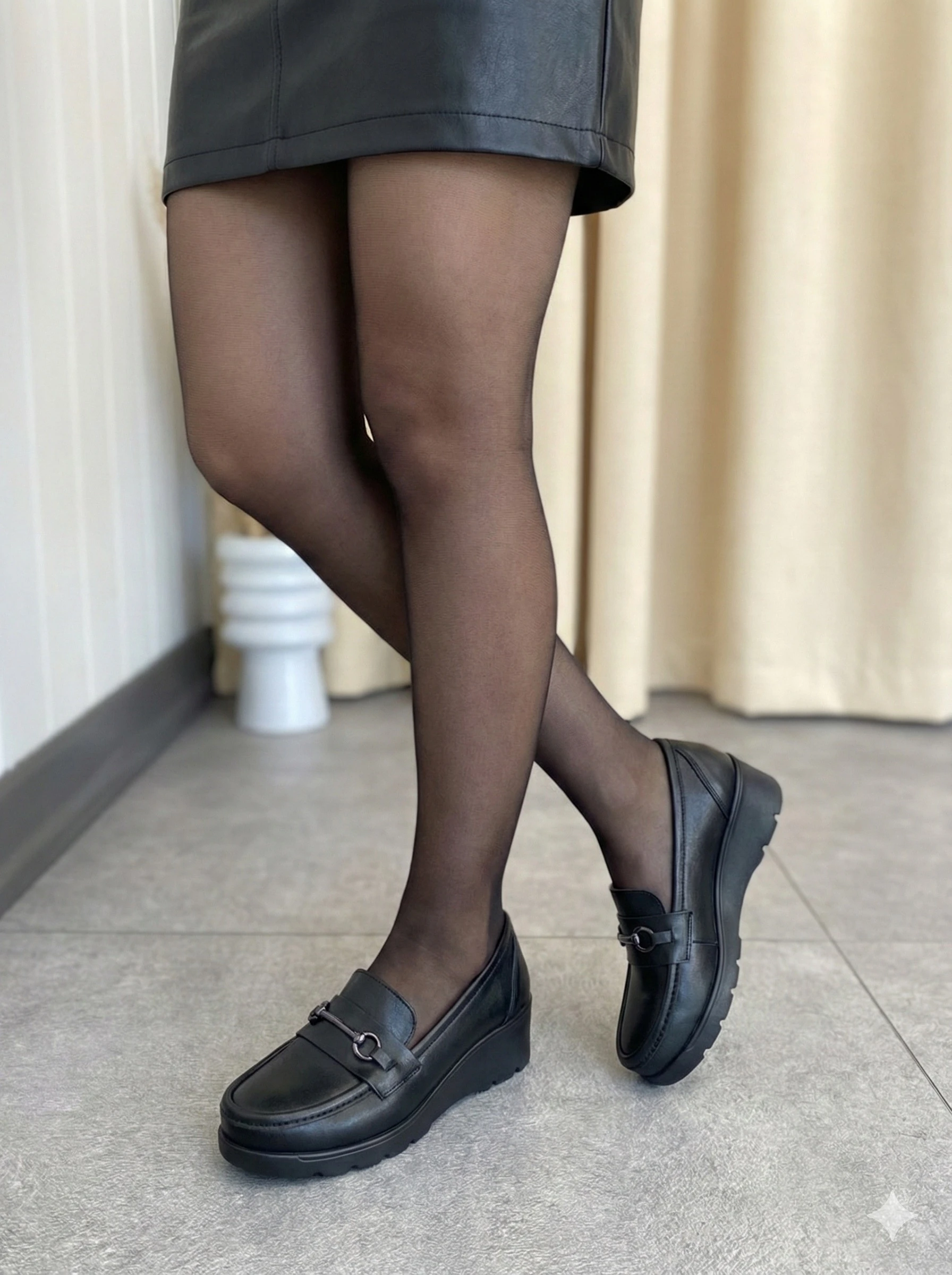 SİYAH HAKİKİ DERİ ANATOMİK TOKA DETAYLI RAHAT VE ŞIK KADIN AYAKKABI TMD202529