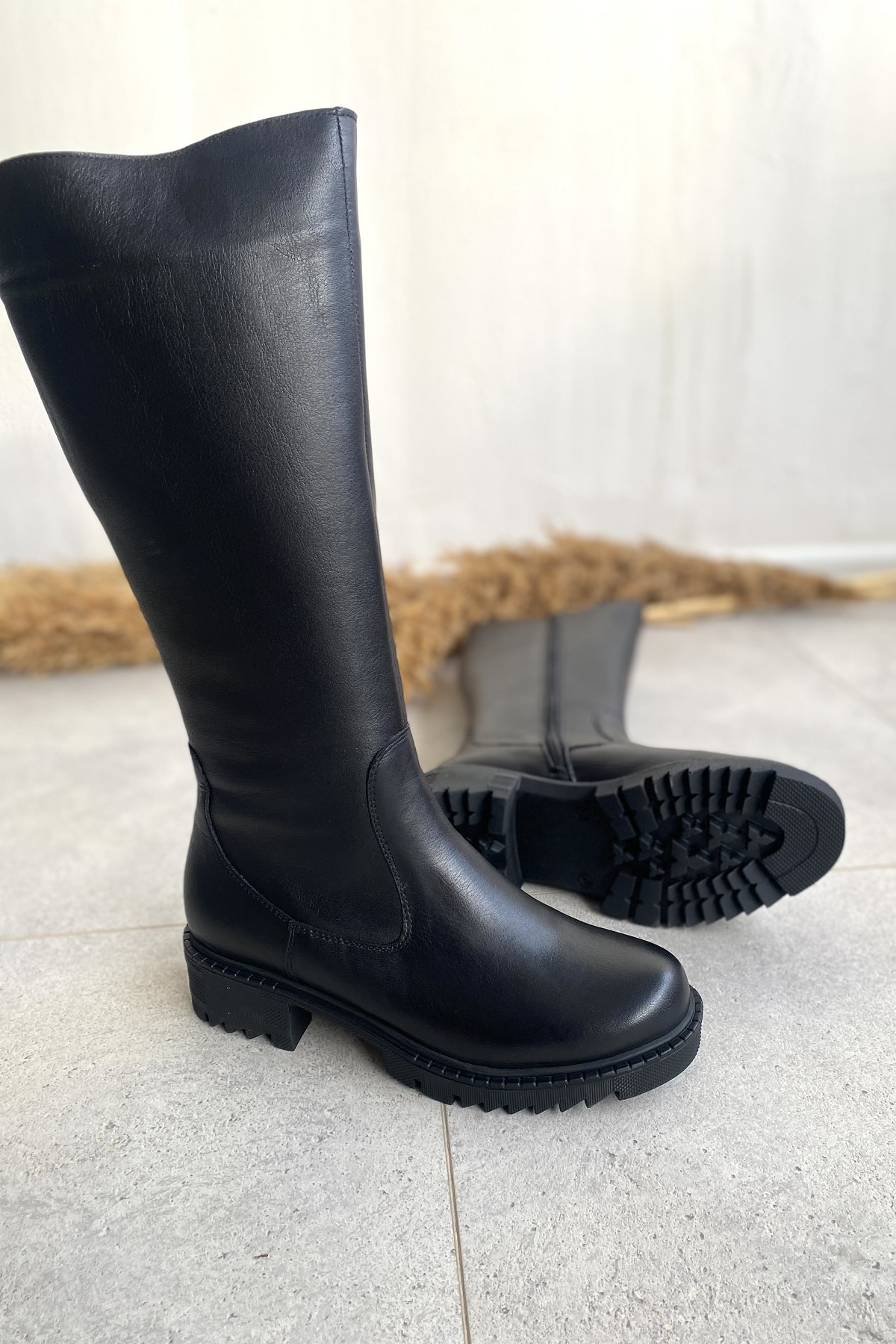 HAKİKİ DERİ SİYAH KALIN TABANLI DİZ ALTI KADIN ÇİZME TMD2025001
