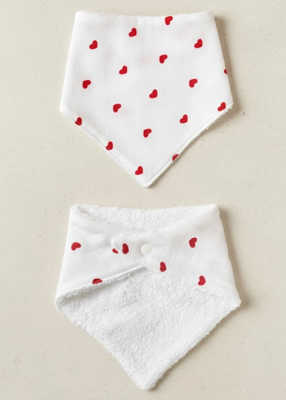 Çift Yönlü %100 Pamuk Muslin & Havlu Bebek Seti – Mama Önlüğü, Salya Önlüğü ve Omuz Bezi