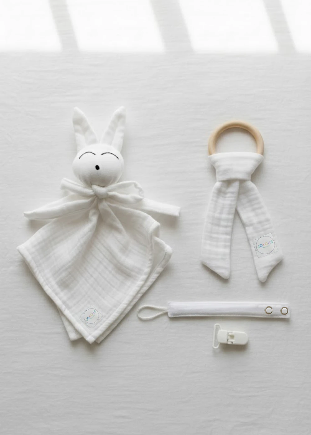 Yenidoğan 3’lü Müslin Set – Uyku Arkadaşı, Diş Kaşıyıcı, Emzik Askısı - beyaz