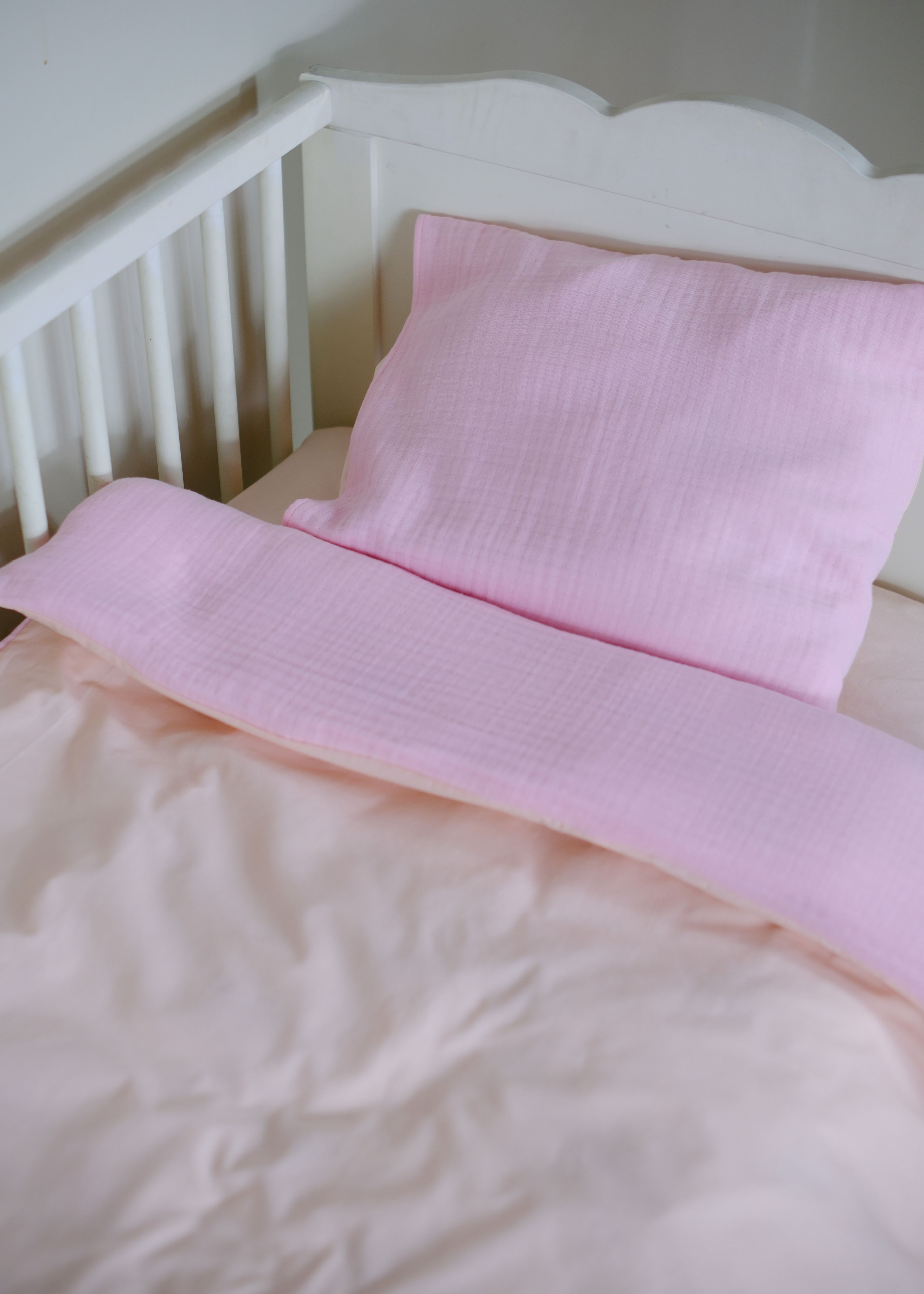 %100 Pamuk Muslin-Akfil Bebek Nevresim Takımı – Çift Yönlü Yastık ve Nevresim