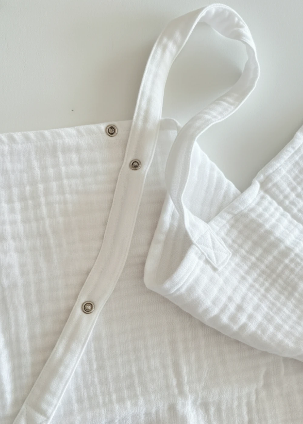 4 Katlı Müslin Emzirme Örtüsü – Geniş, İç Göstermez, Çıtçıtlı