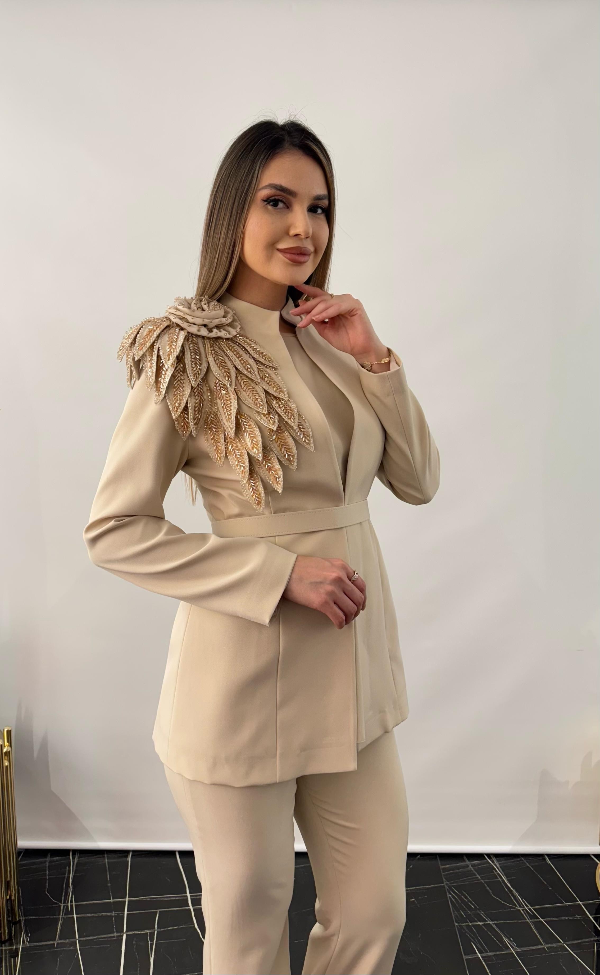 3239 YAPRAK DESEN ÜZERİ TAŞ İŞLEMELİ TASARIM TAKIM - BEIGE