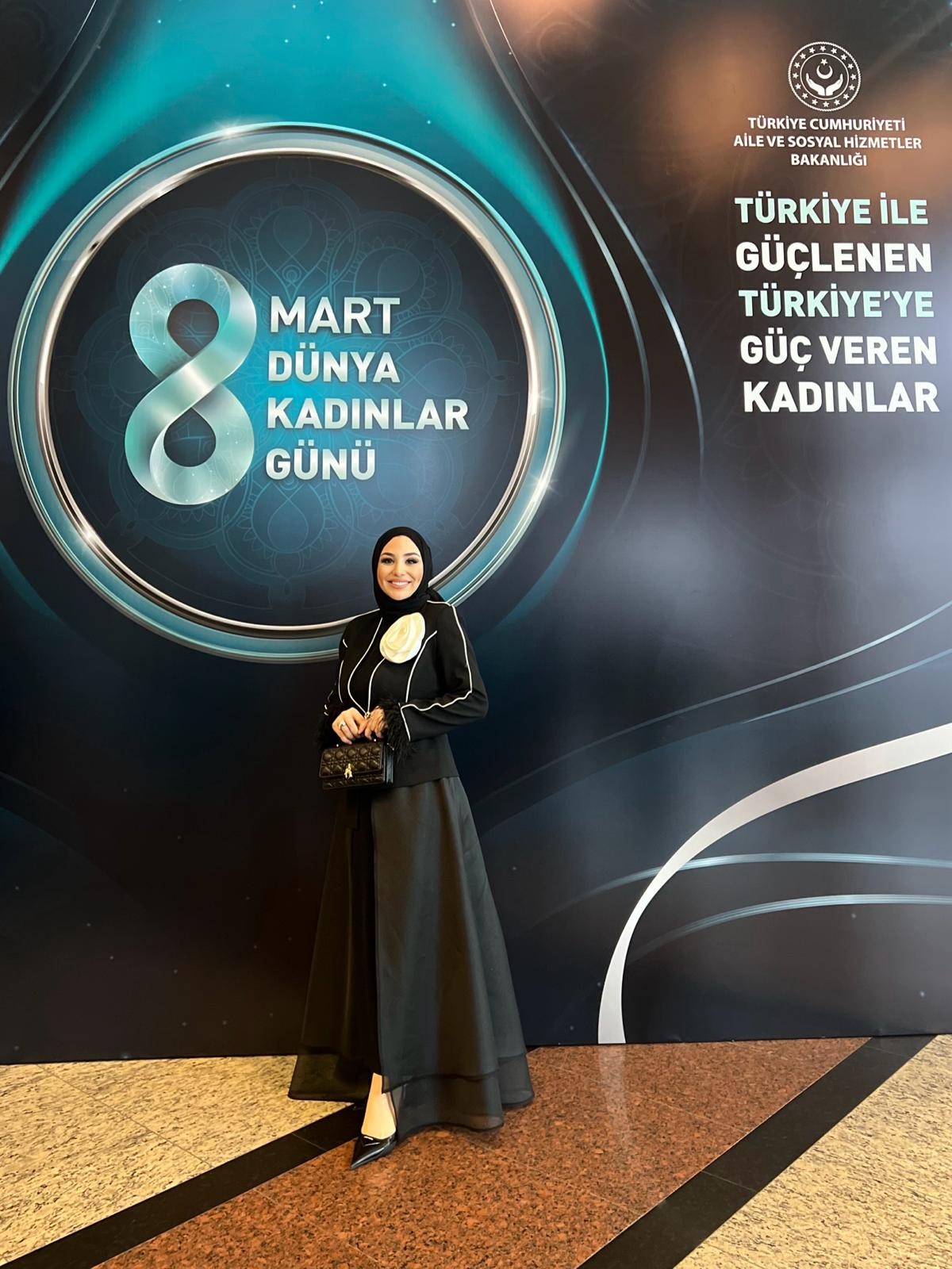 2967 ÇİÇEK DETAYLI ORGANZE TASARIM ABAYA  - SİYAH