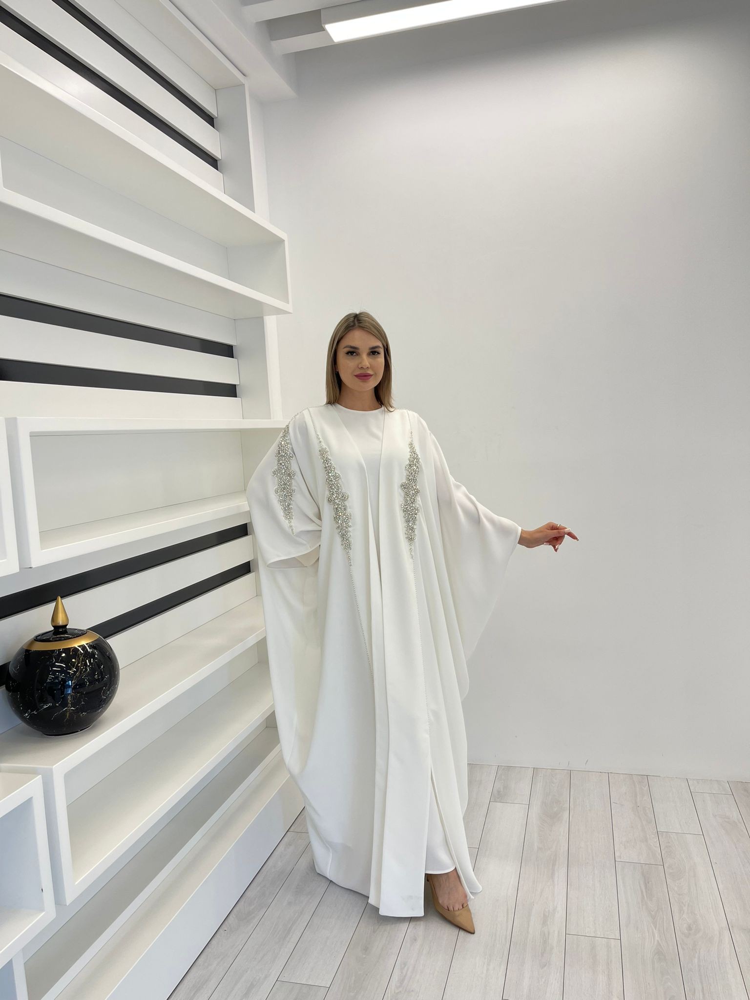 2469 KRİSTAL EL İŞİ TAŞ İŞLEMELİ YARASA MODEL ABAYA  - ابيض 