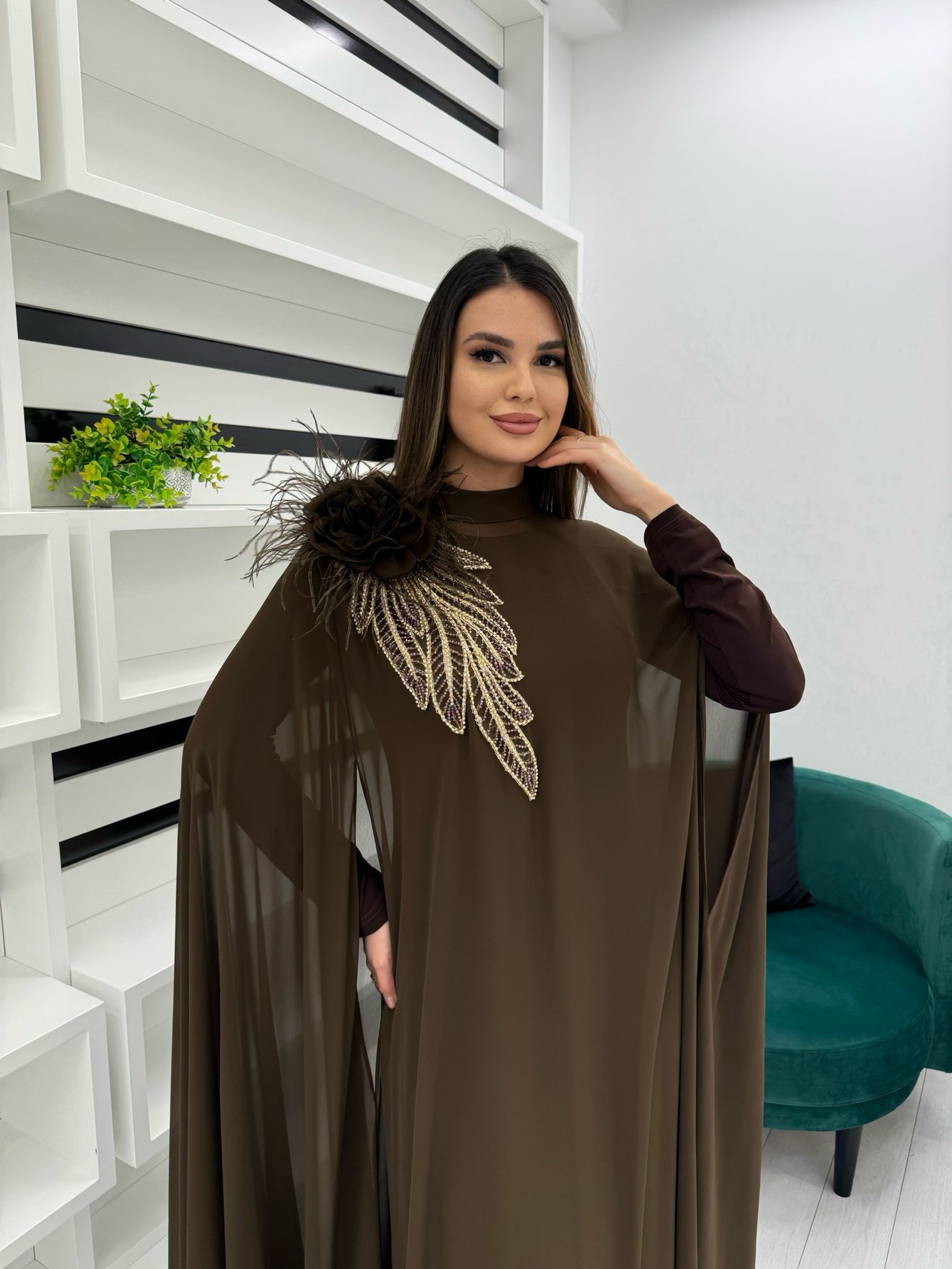 3185 YAKA EL İŞİ İŞLEMELİ ÇİÇEK DETAYLI TASARIM ELBİSE  - KAHVE